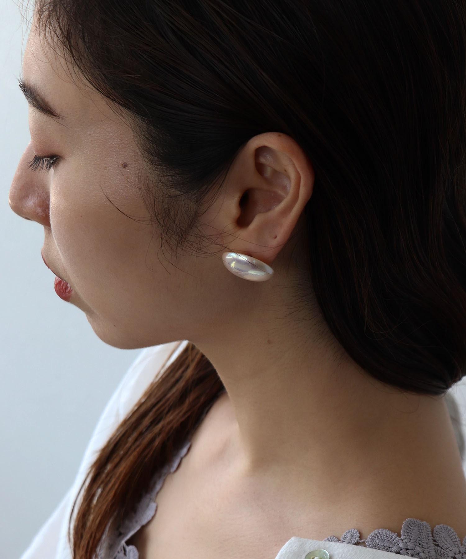 ボタンオーロラパールピアス