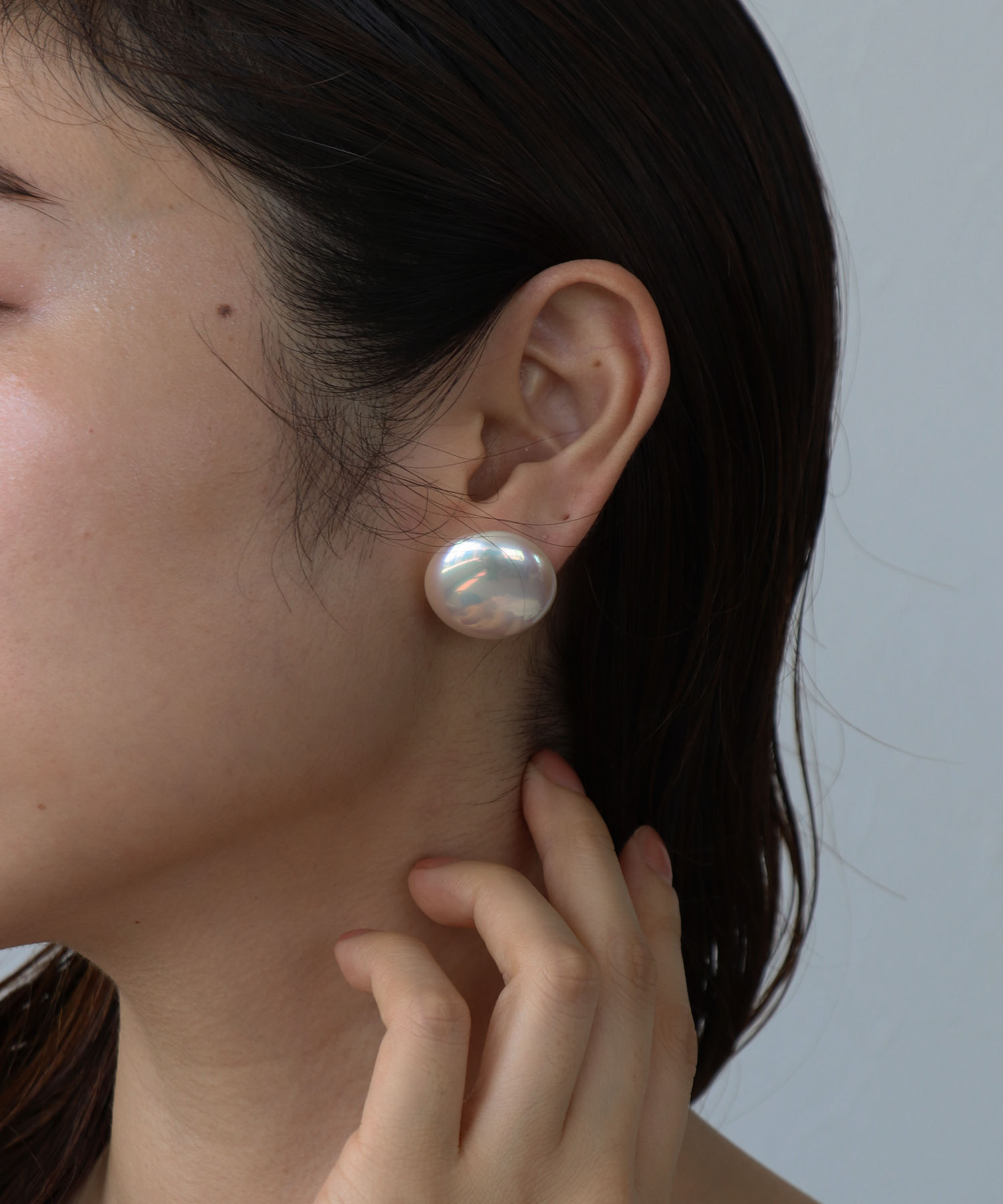 ボタンオーロラパールピアス