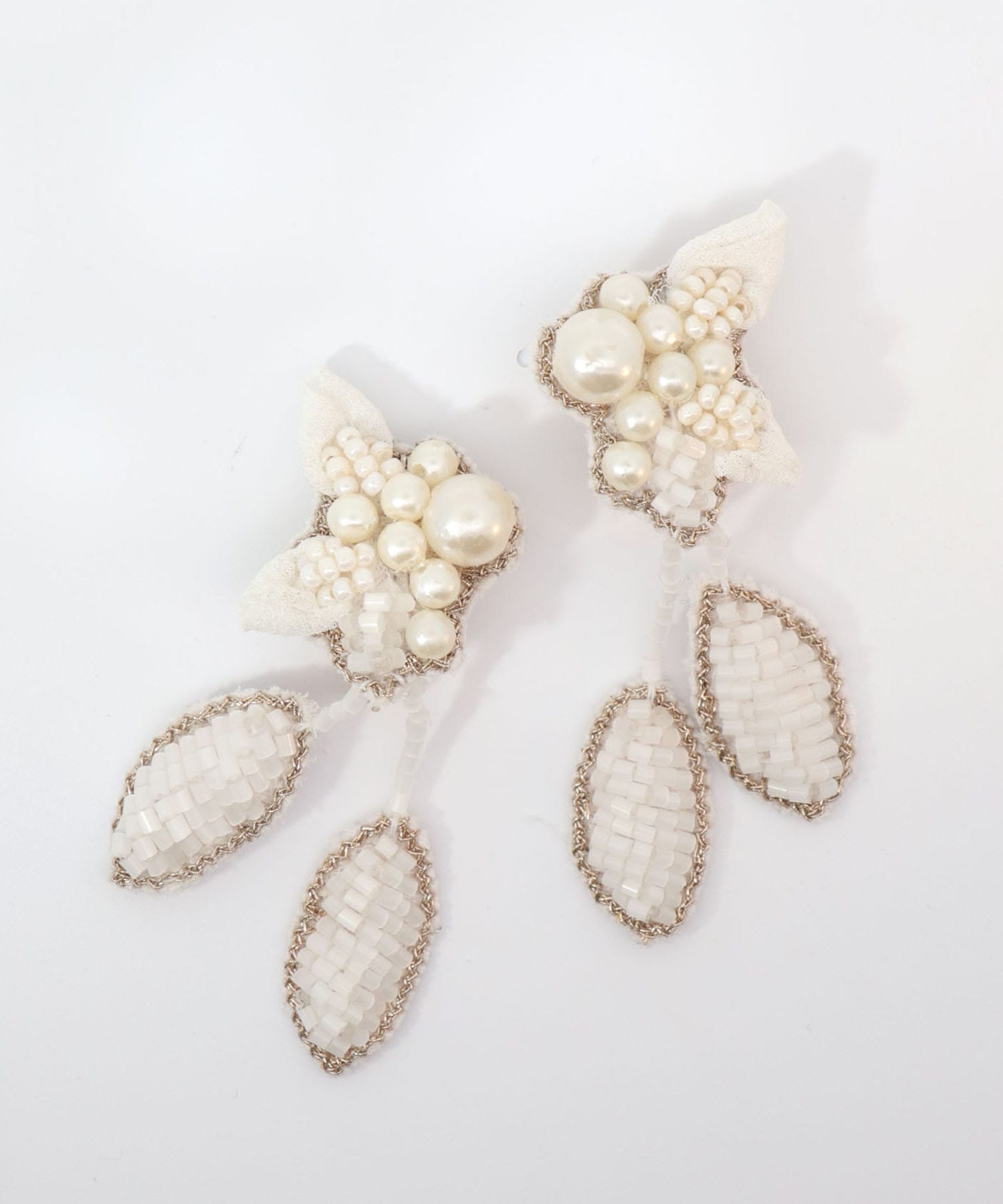 フラワー刺繍イヤリング