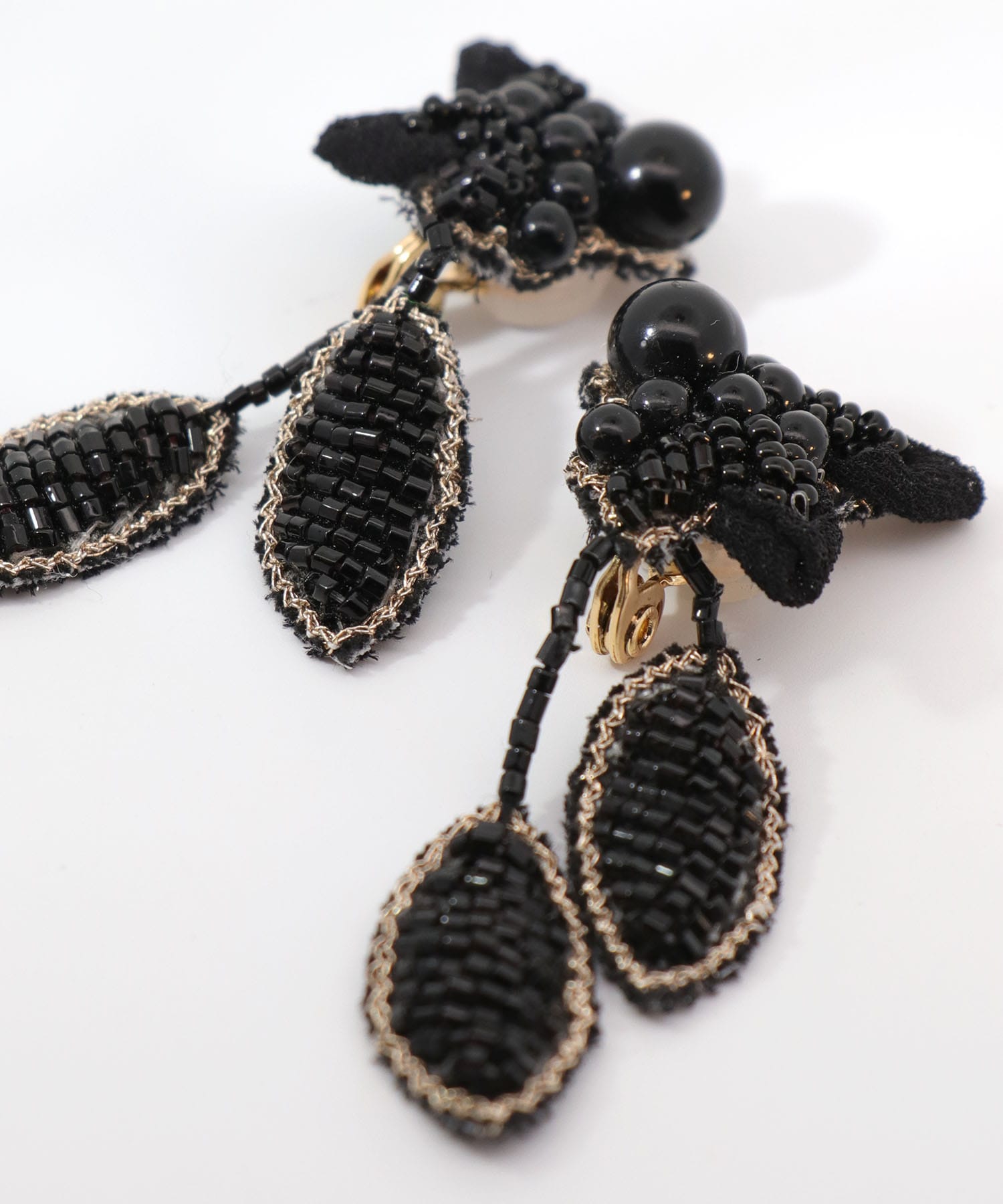 フラワー刺繍イヤリング
