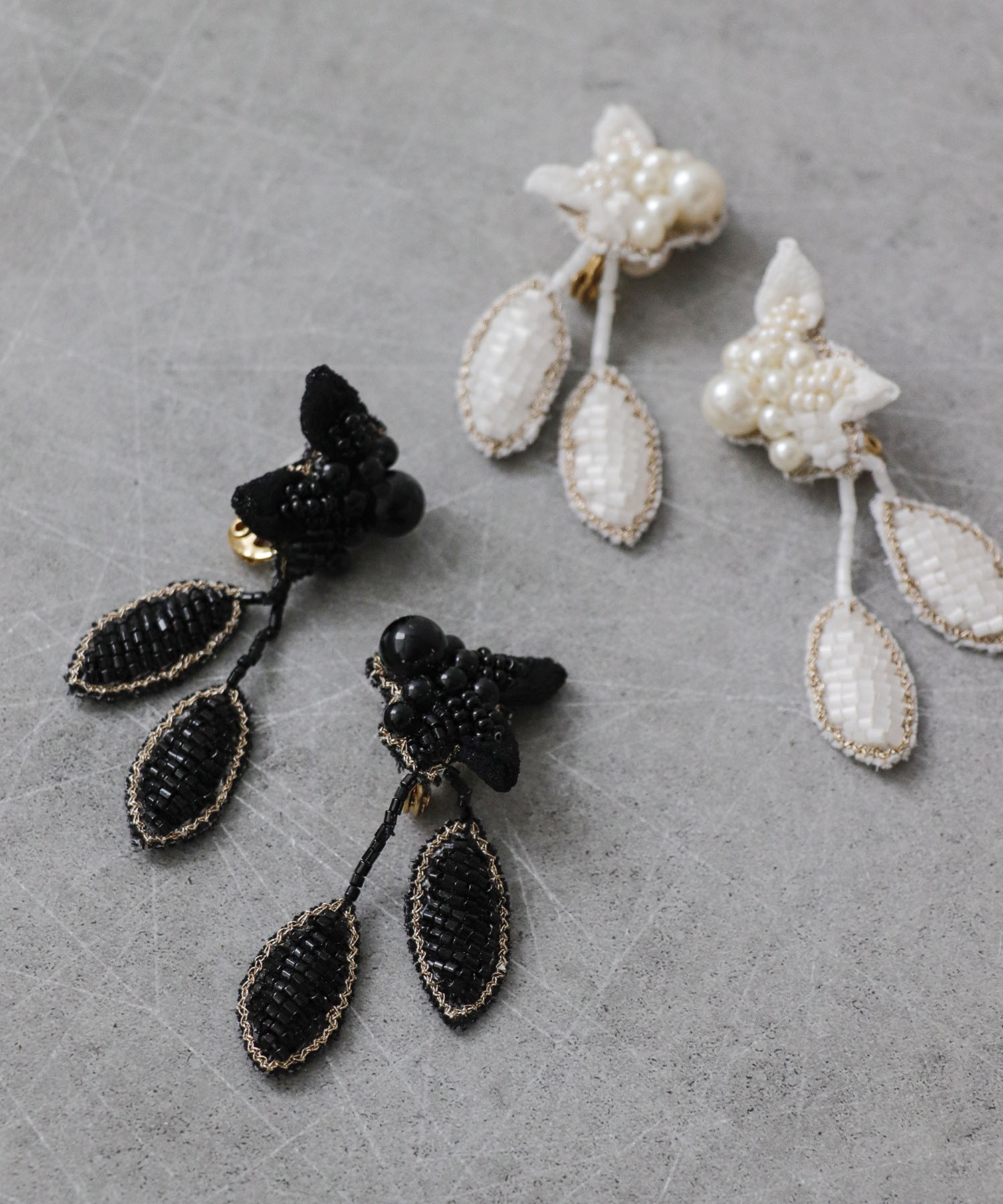 フラワー刺繍イヤリング