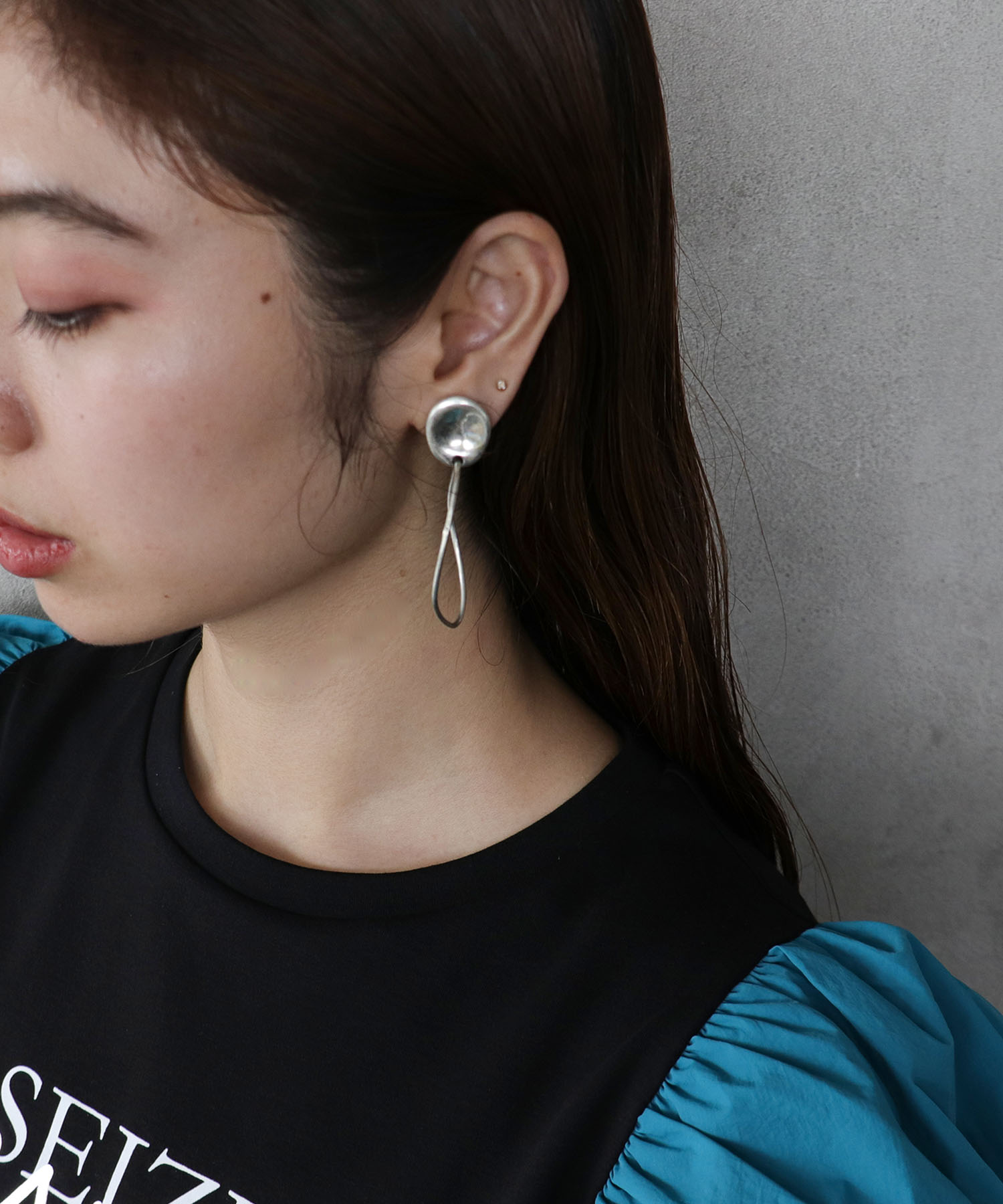 【LIMITED NUMBER】オーバルラインイヤリング