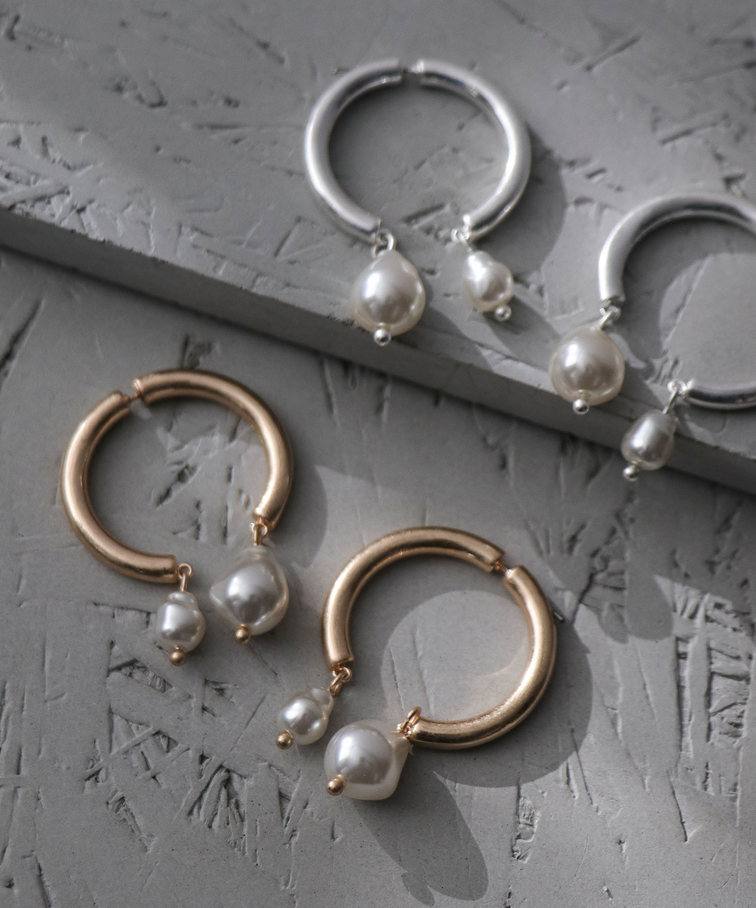 【LIMITED NUMBER】カーブメタルパールピアス