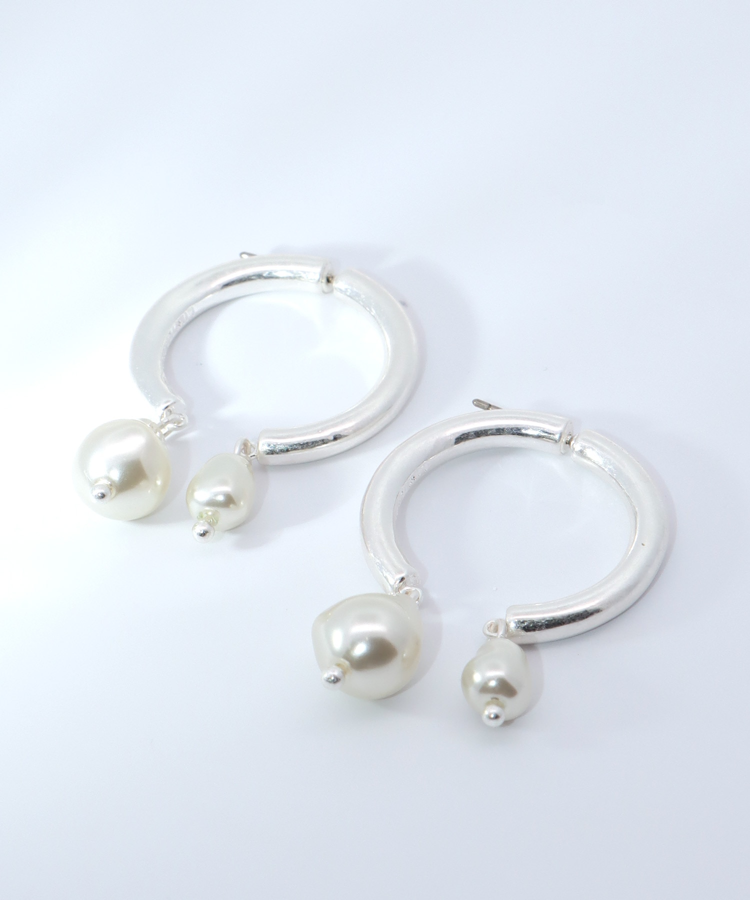 【LIMITED NUMBER】カーブメタルパールピアス