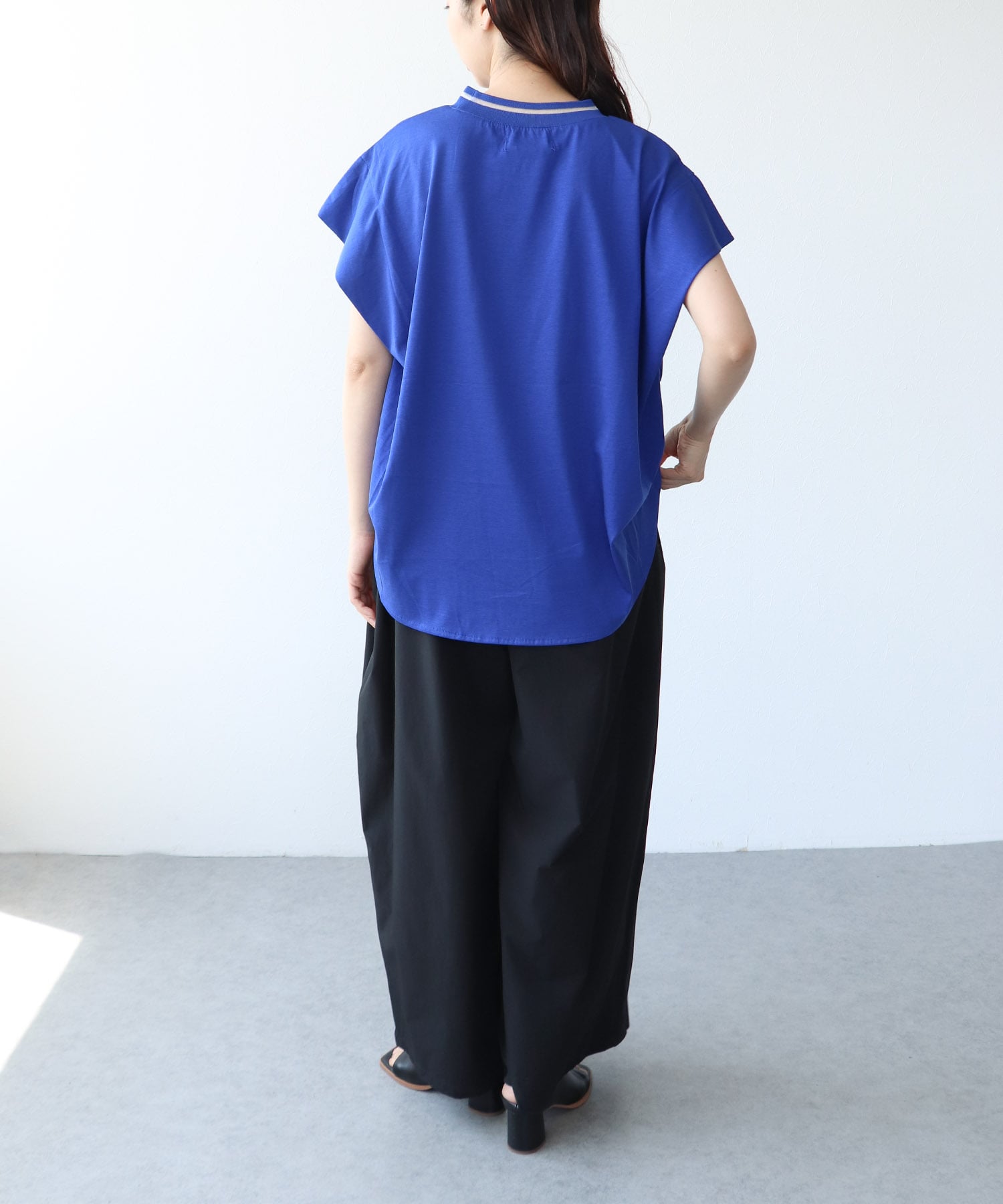 衿ラインカットプルオーバー