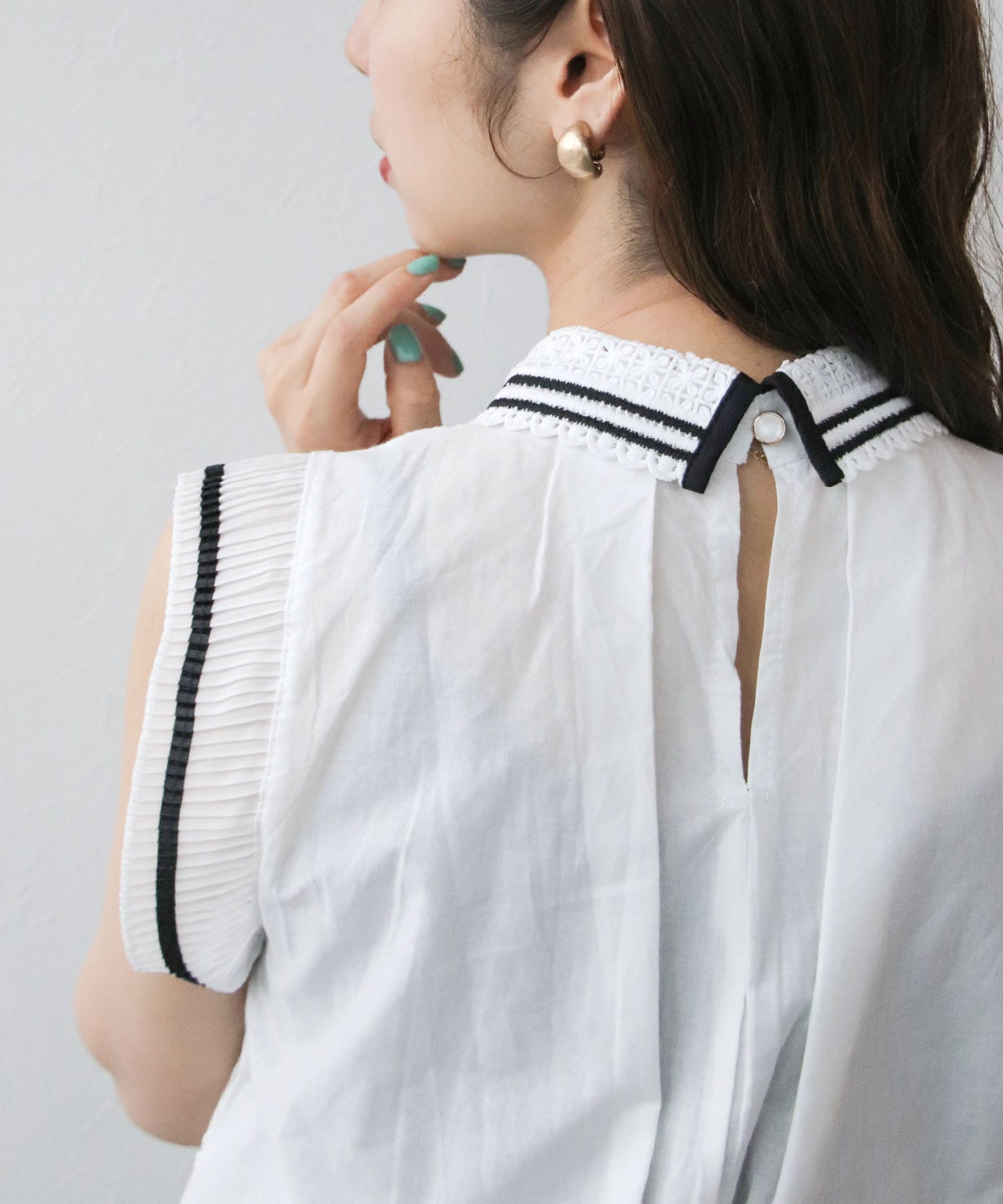 【WEB先行発売】レース刺繍ノースリーブブラウス