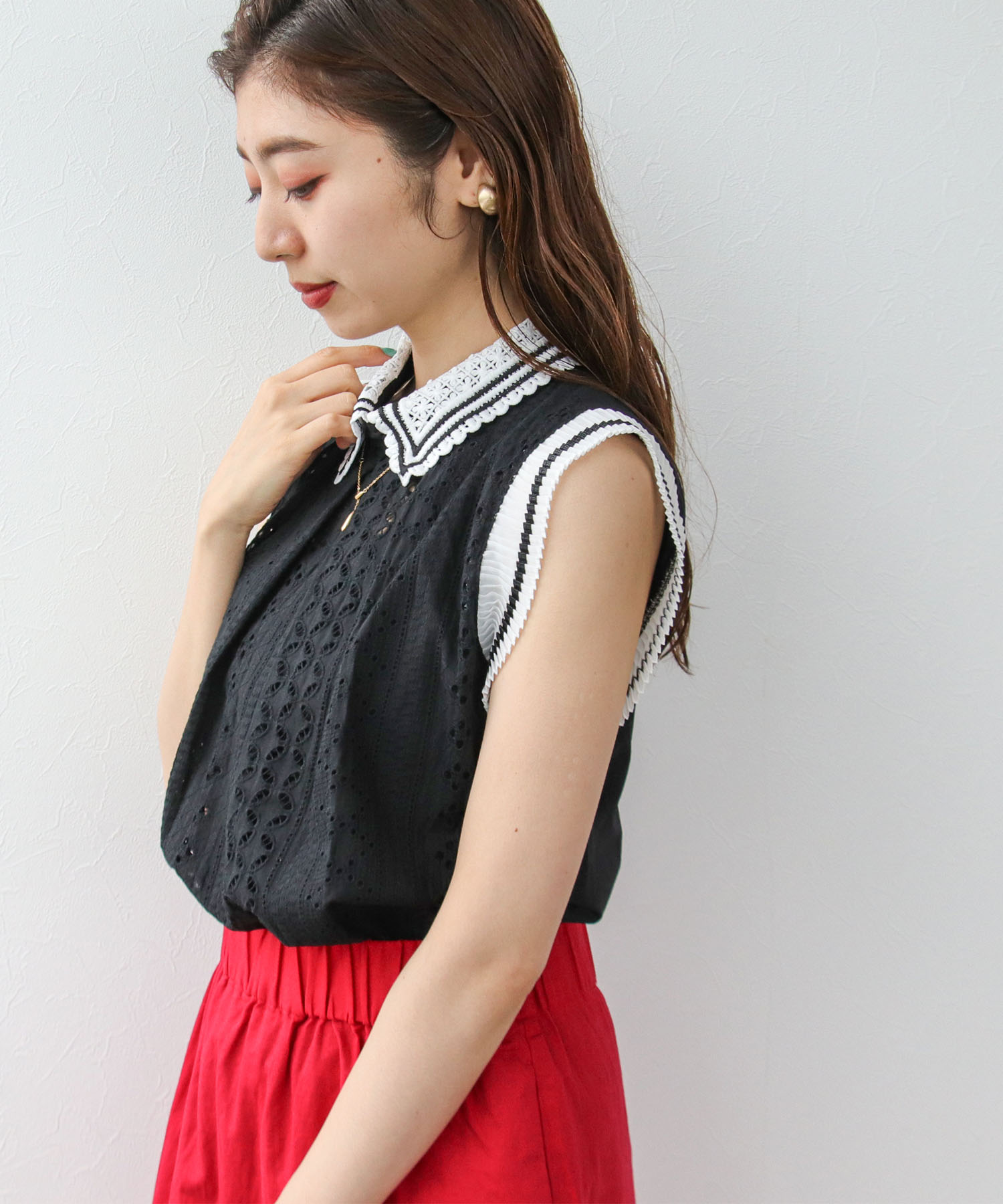 【WEB先行発売】レース刺繍ノースリーブブラウス