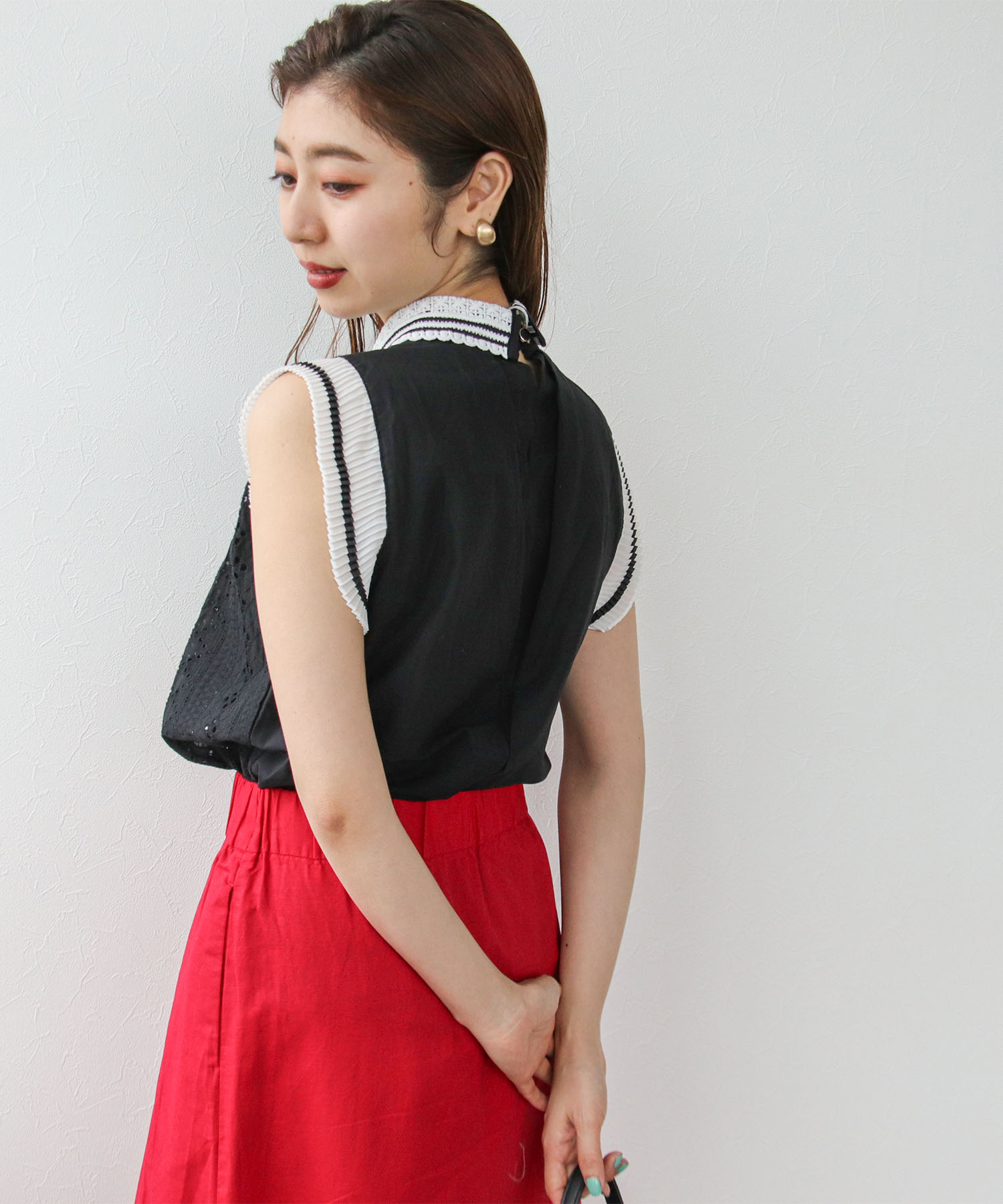 【WEB先行発売】レース刺繍ノースリーブブラウス