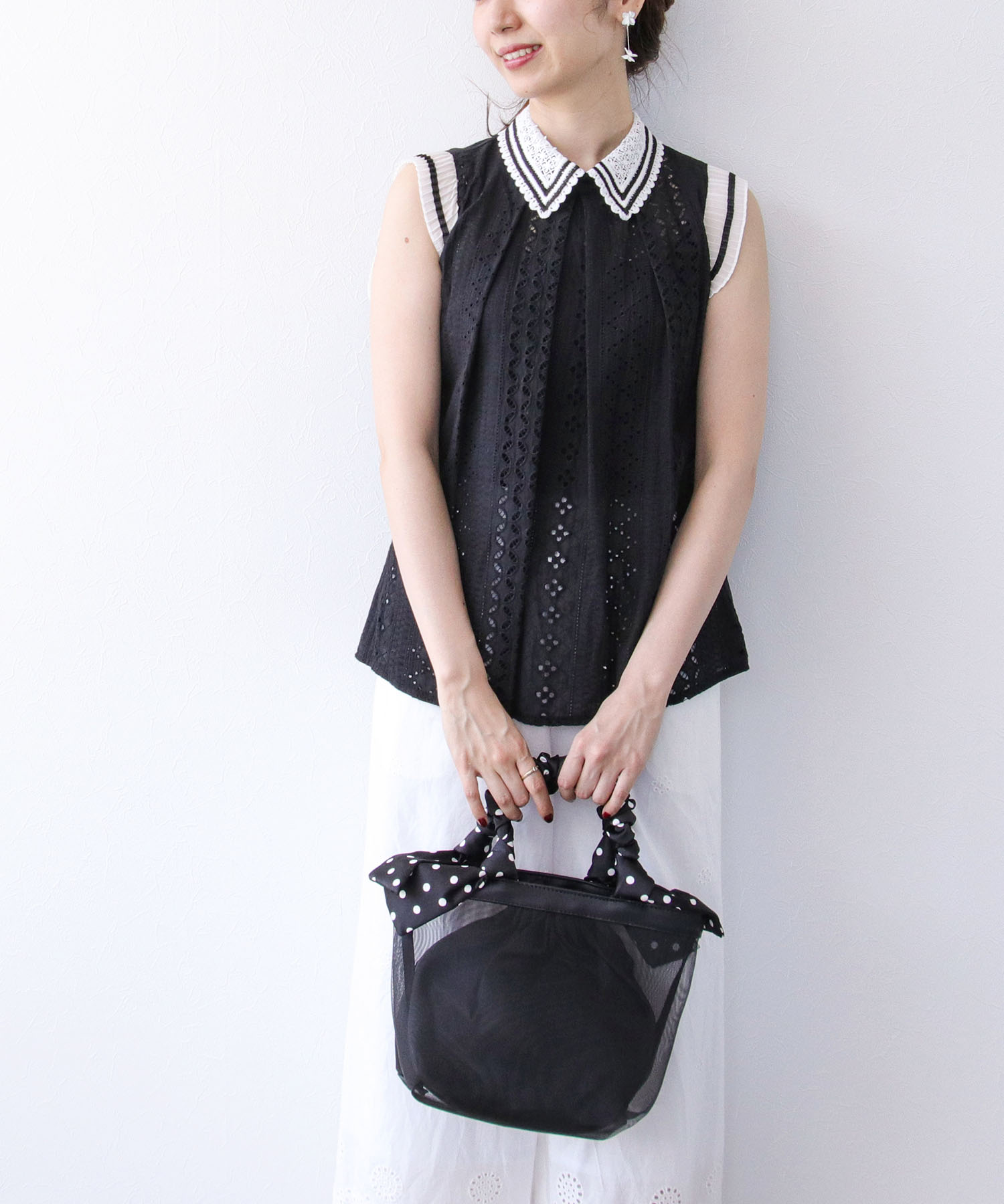 【WEB先行発売】レース刺繍ノースリーブブラウス