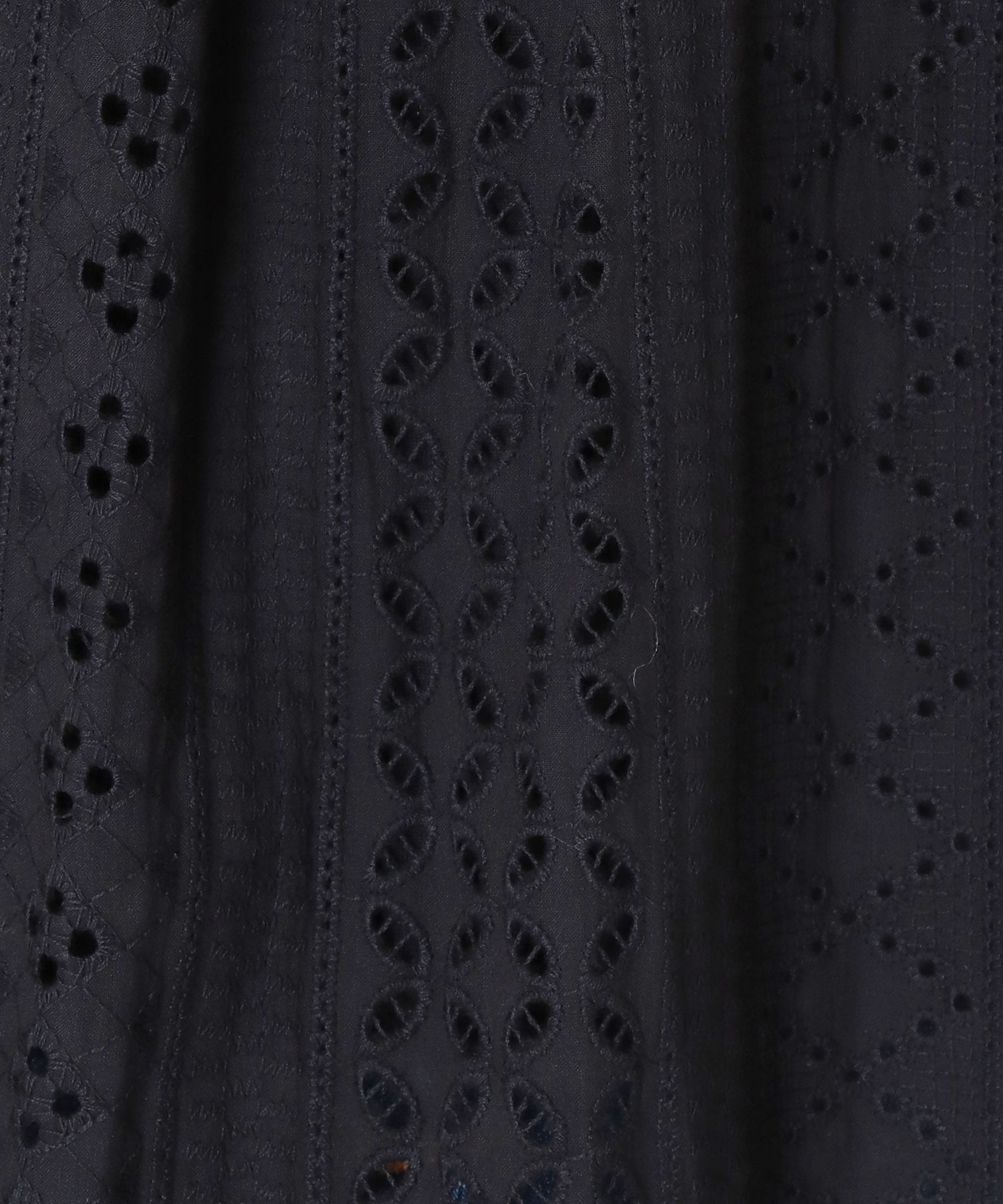 【WEB先行発売】レース刺繍ノースリーブブラウス