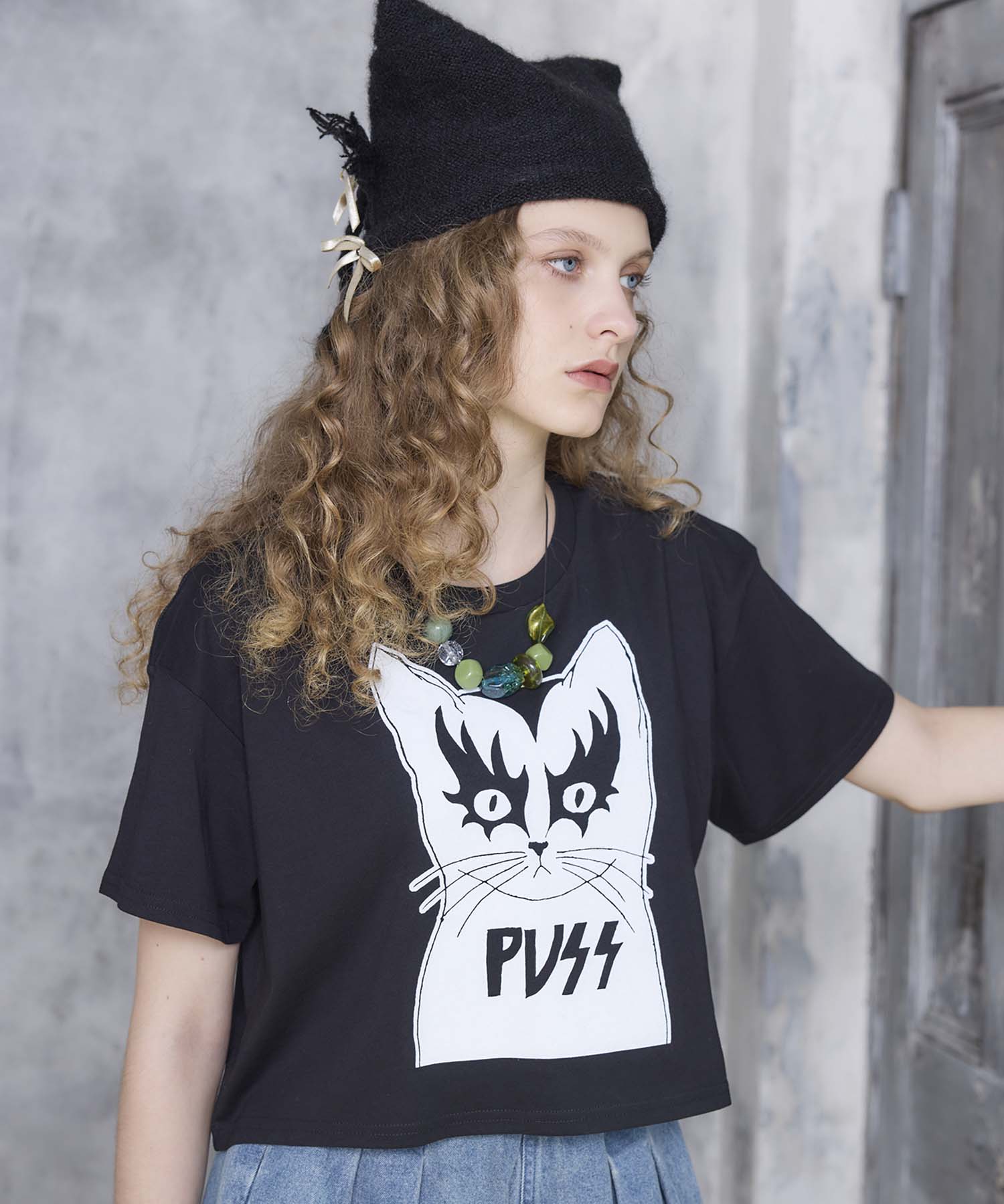 【BLACK SCORE】PUSS クロップドＴシャツ