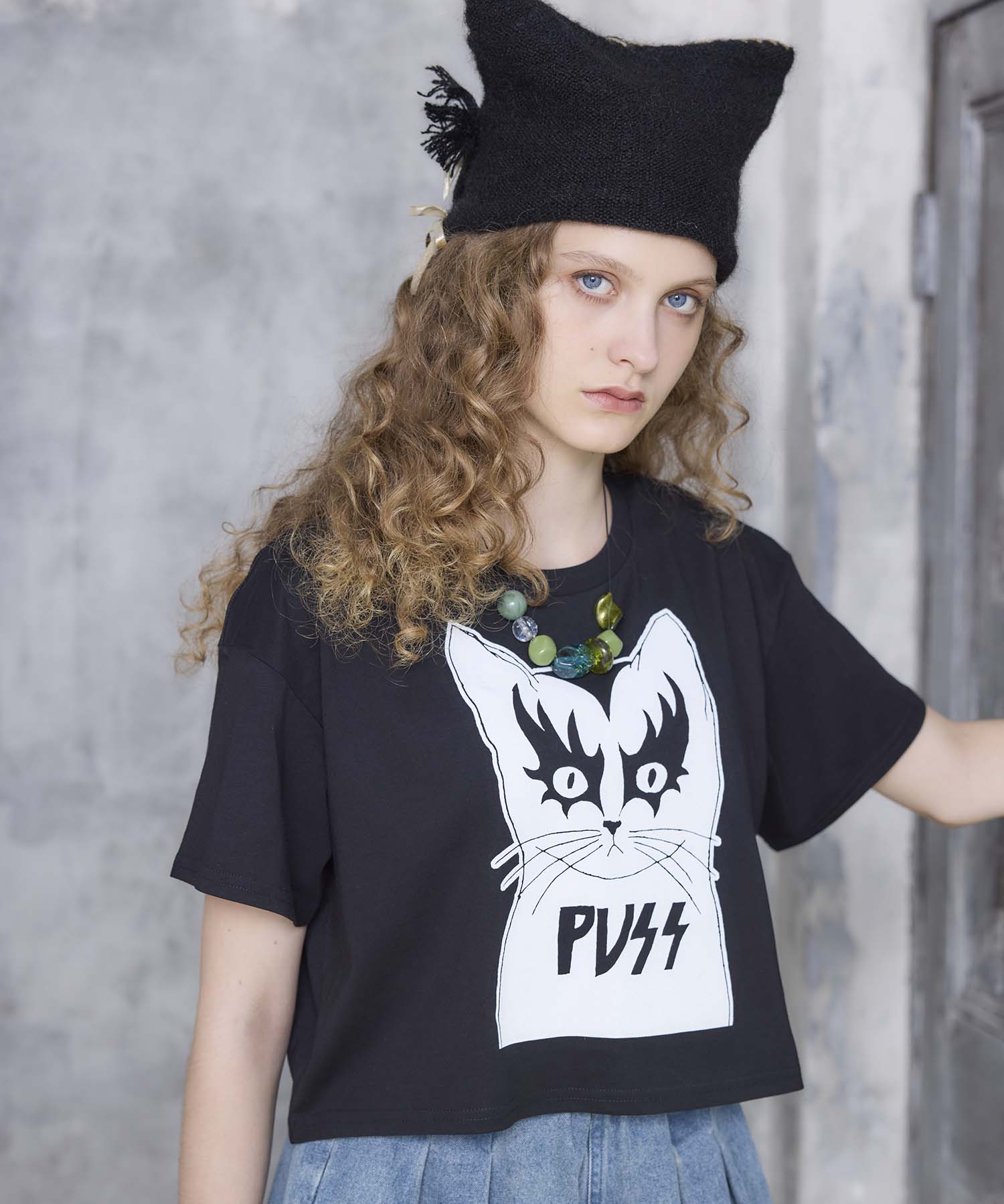 【BLACK SCORE】PUSS クロップドＴシャツ