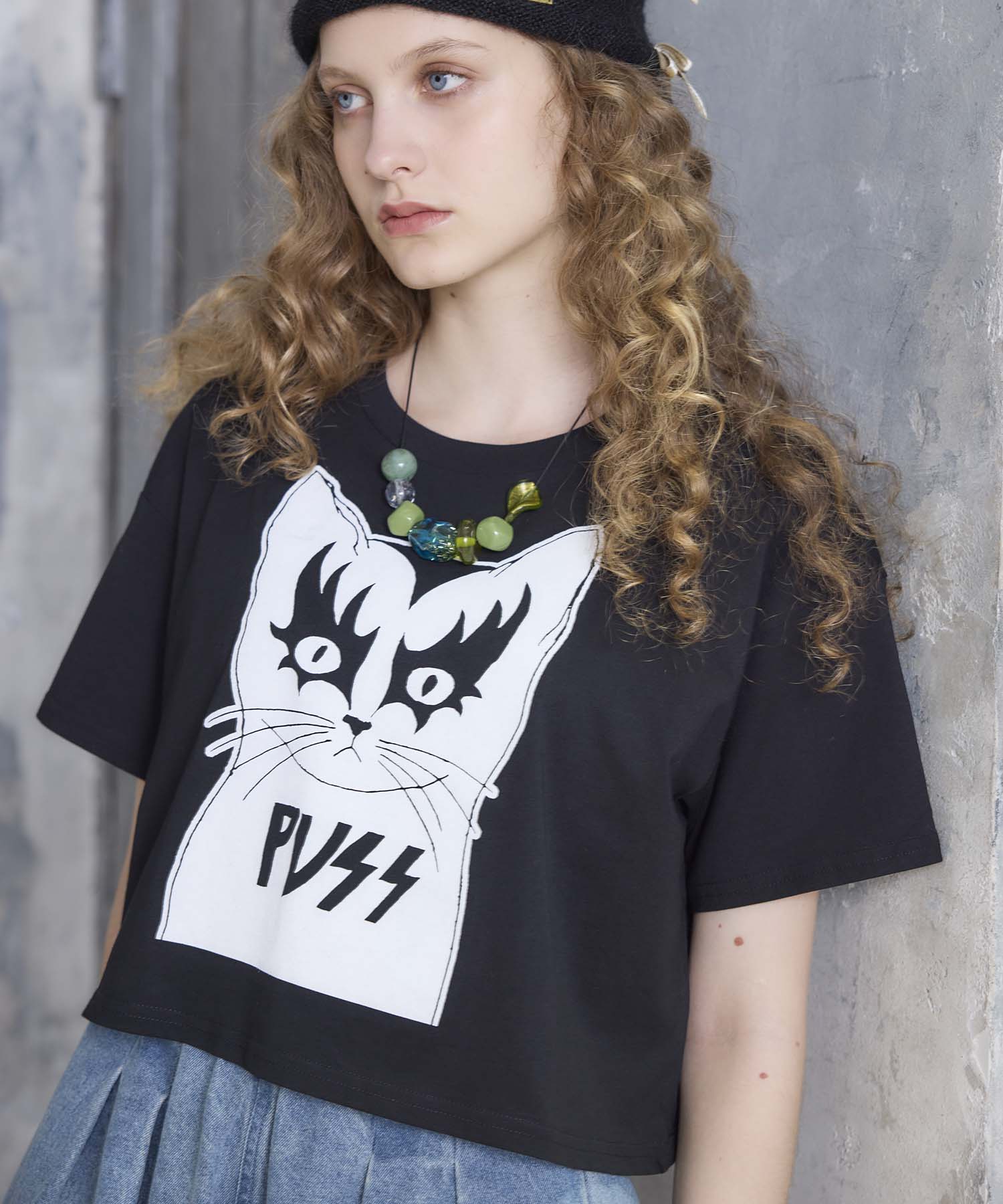 【BLACK SCORE】PUSS クロップドＴシャツ