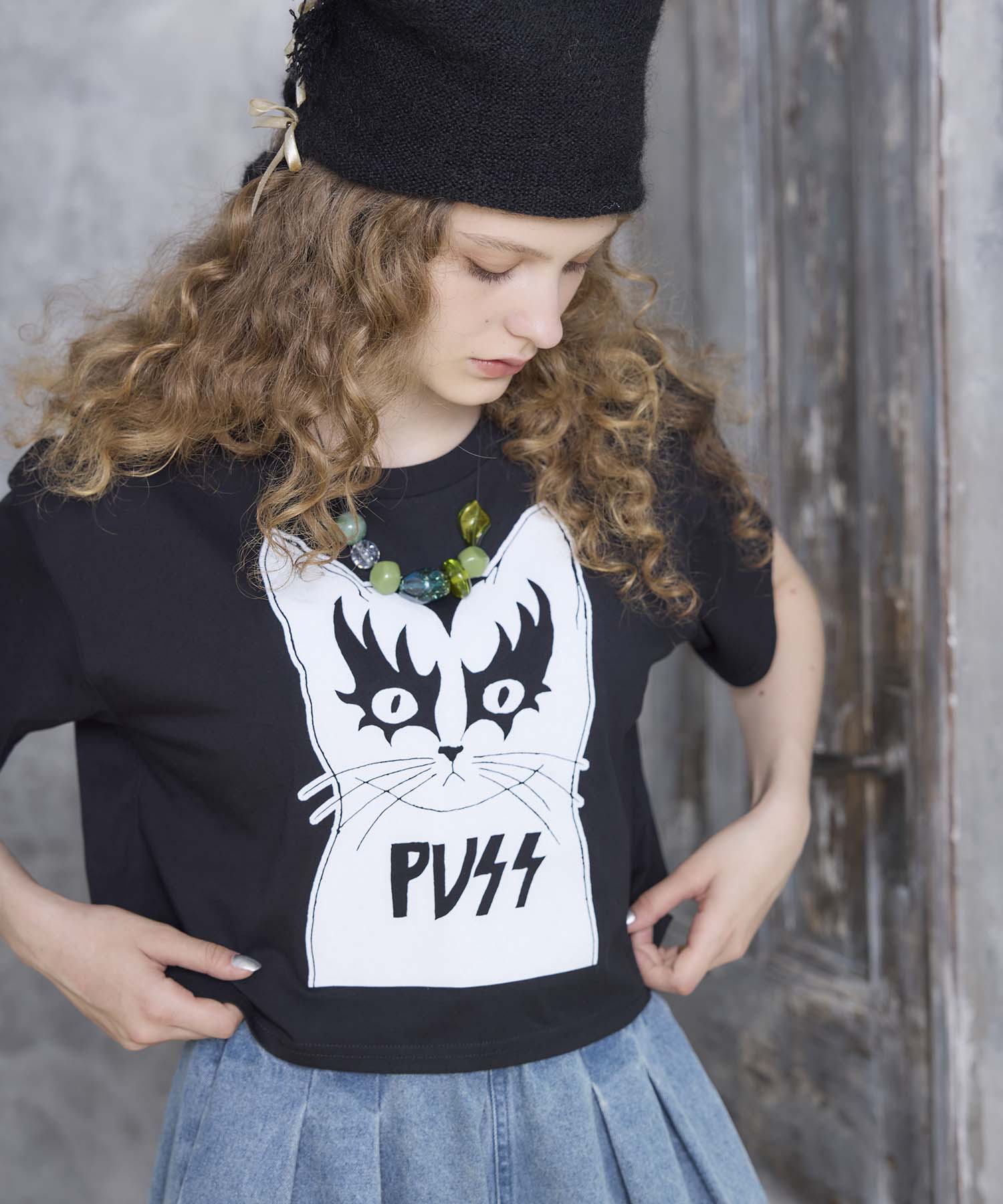 【BLACK SCORE】PUSS クロップドＴシャツ