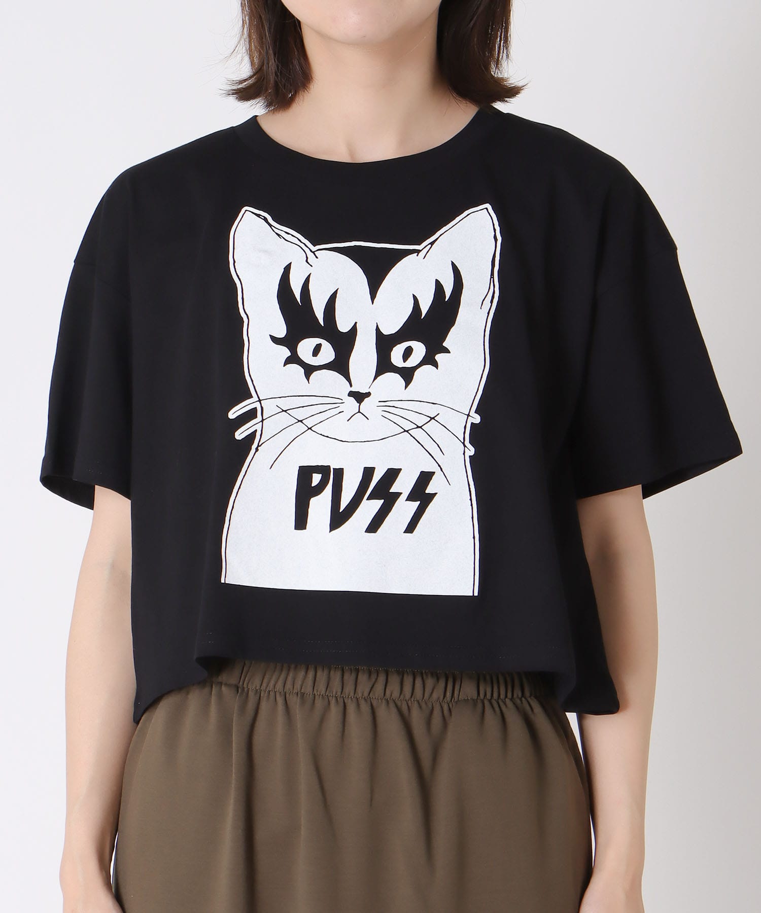 【BLACK SCORE】PUSS クロップドＴシャツ