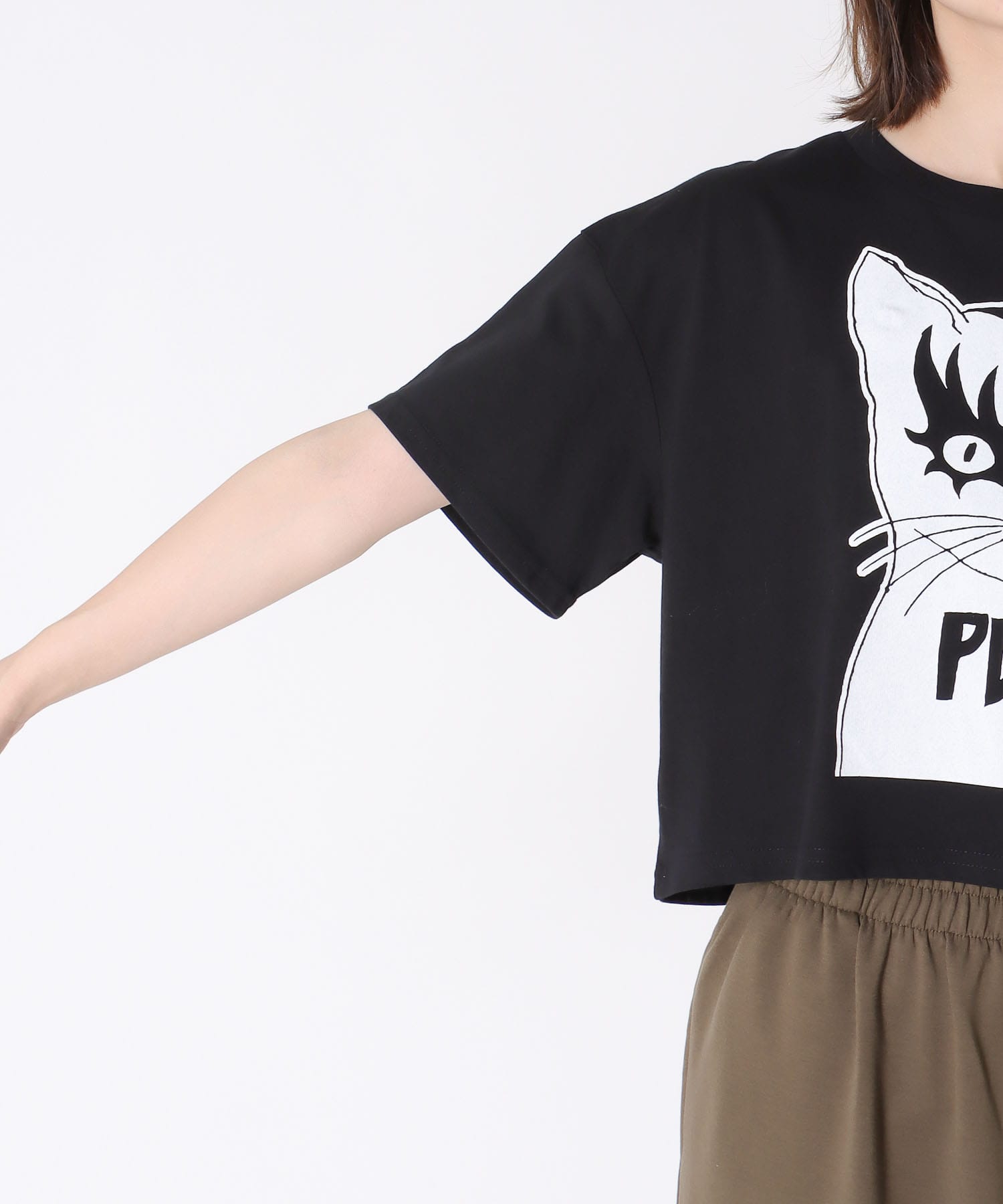 【BLACK SCORE】PUSS クロップドＴシャツ