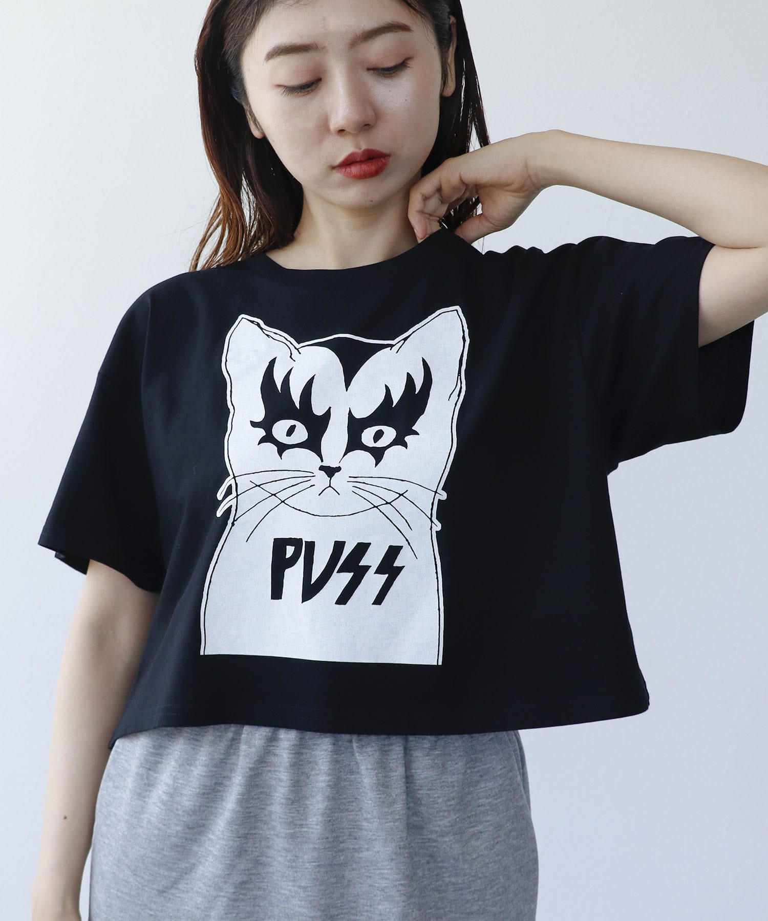 【BLACK SCORE】PUSS クロップドＴシャツ