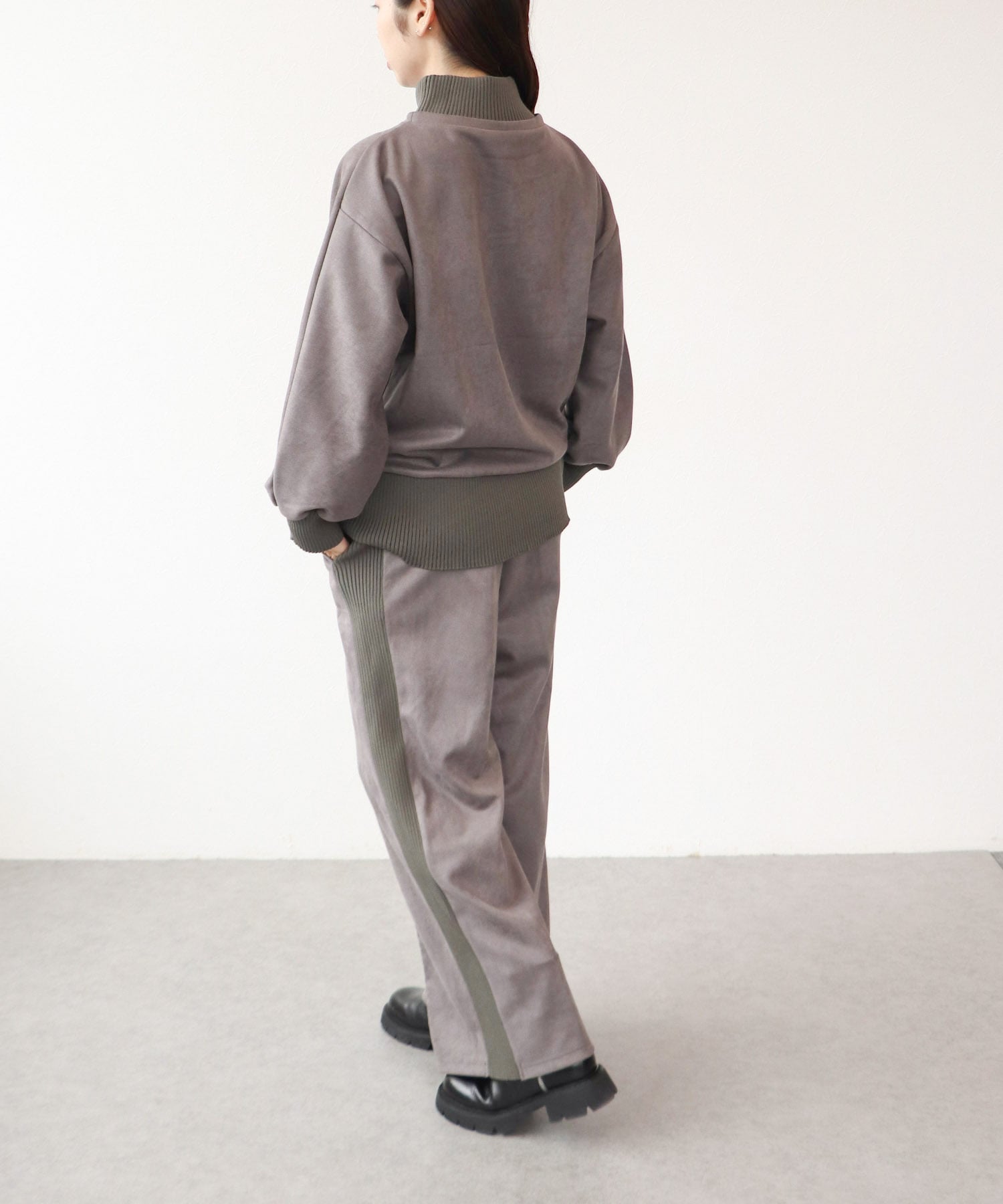 スエード×リブドルマンプルオーバー