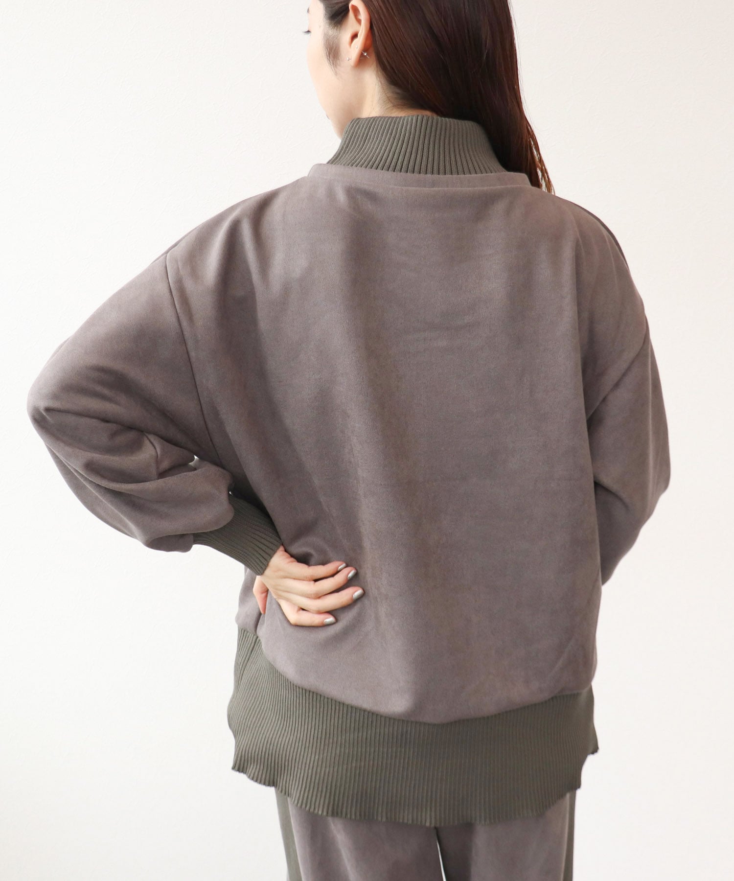 スエード×リブドルマンプルオーバー
