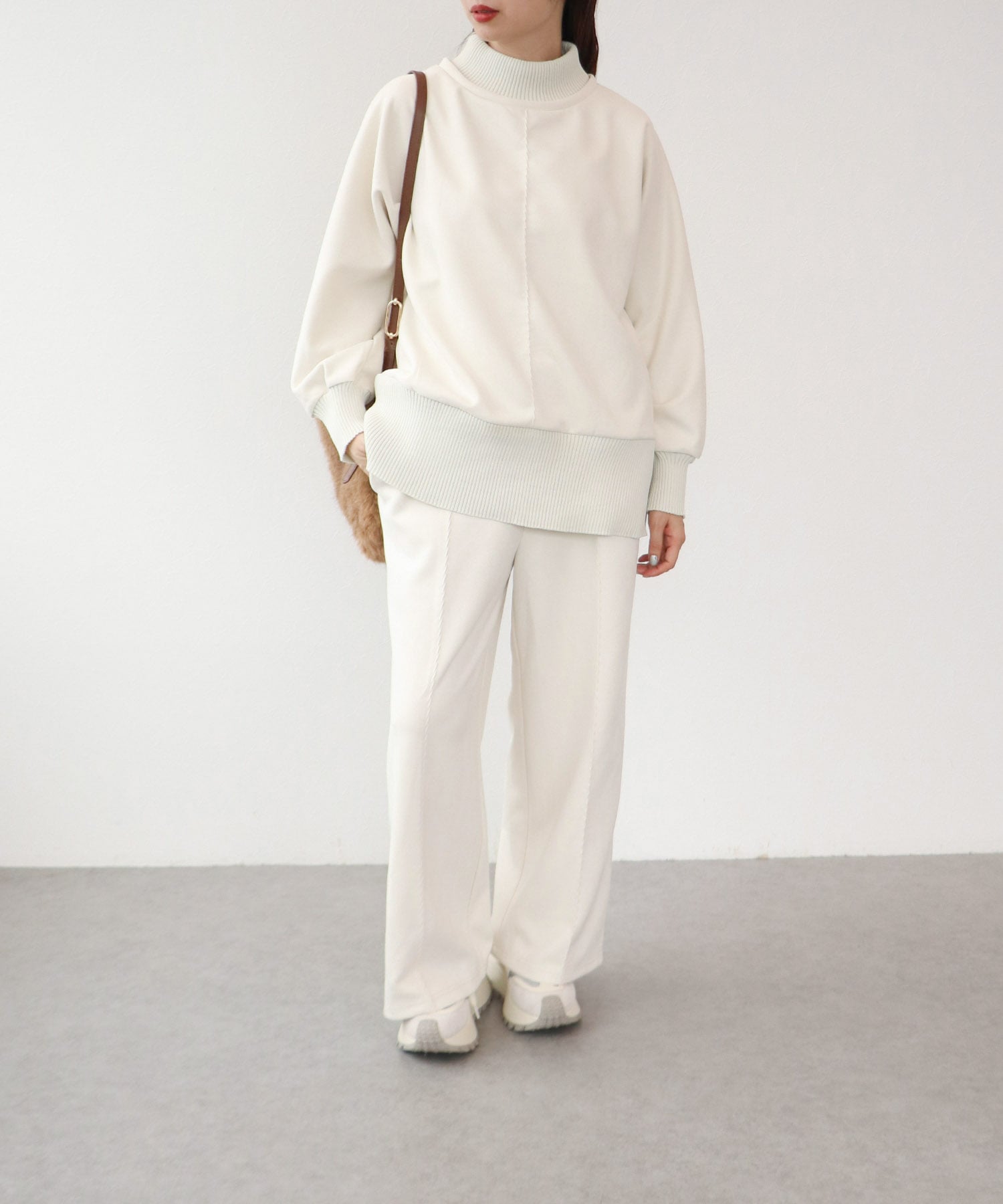 スエード×リブドルマンプルオーバー