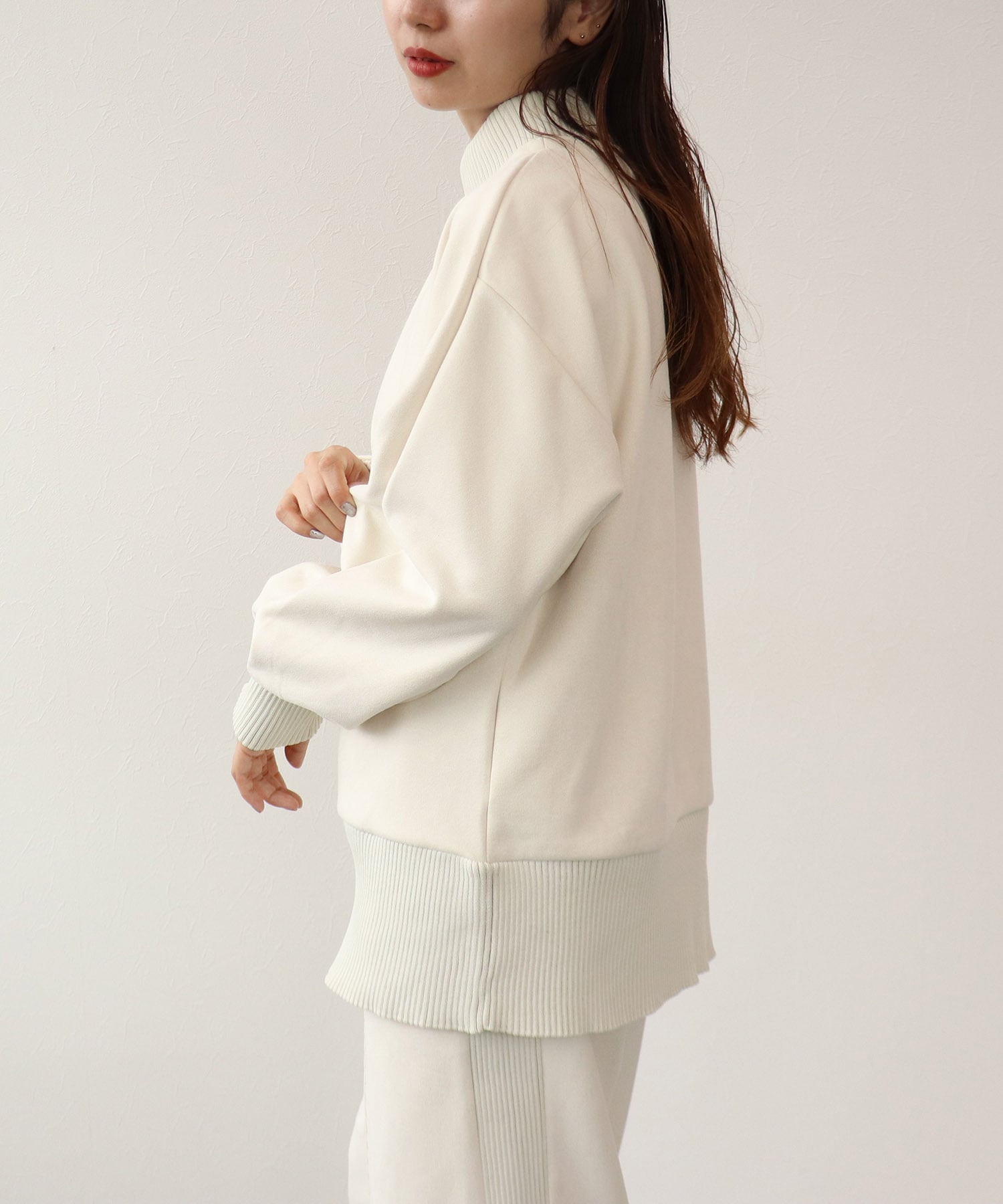 スエード×リブドルマンプルオーバー