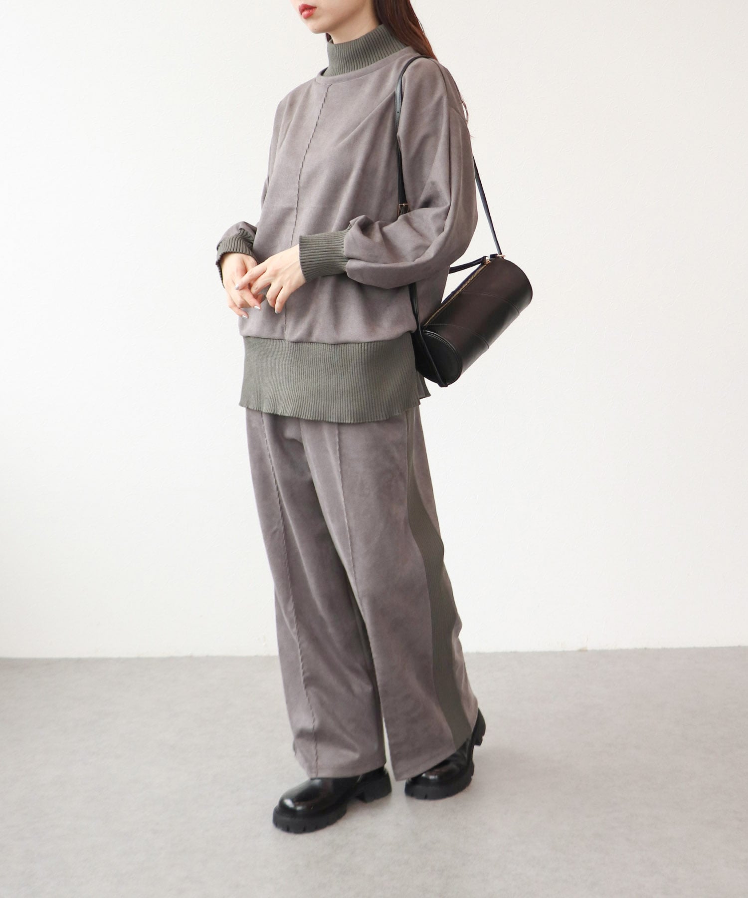 スエード×リブストレートパンツ