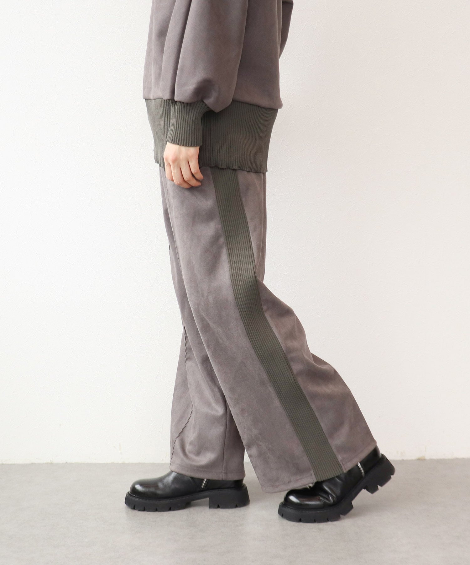 スエード×リブストレートパンツ