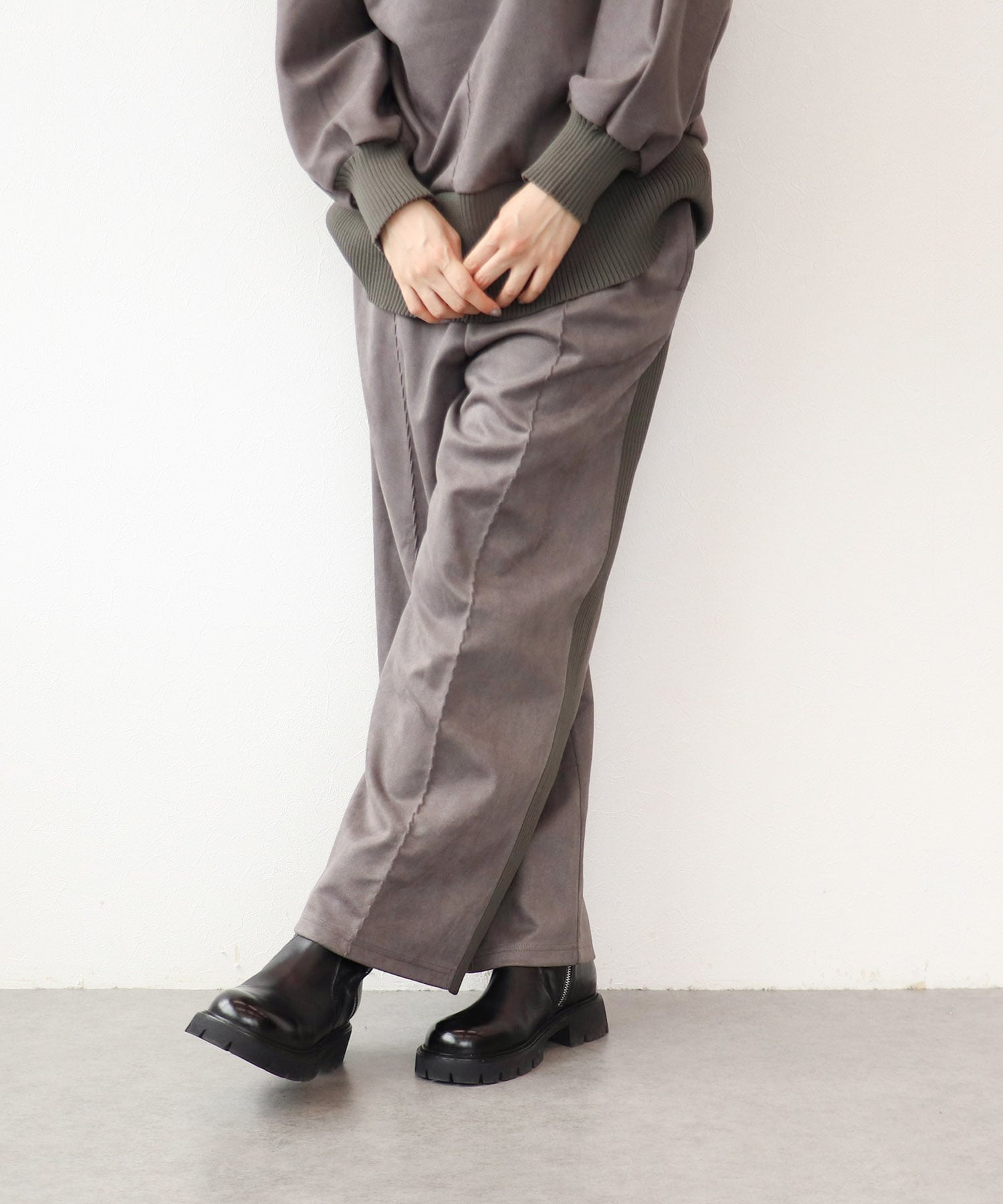 スエード×リブストレートパンツ