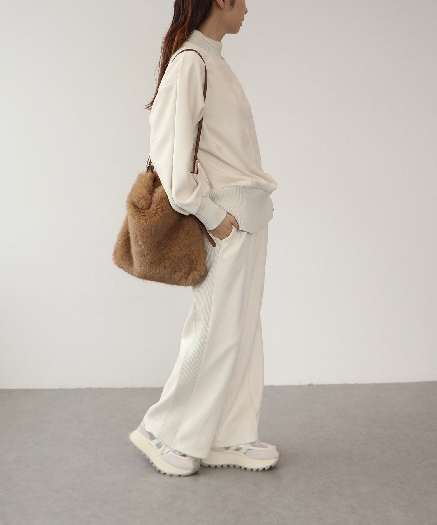 スエード×リブストレートパンツ