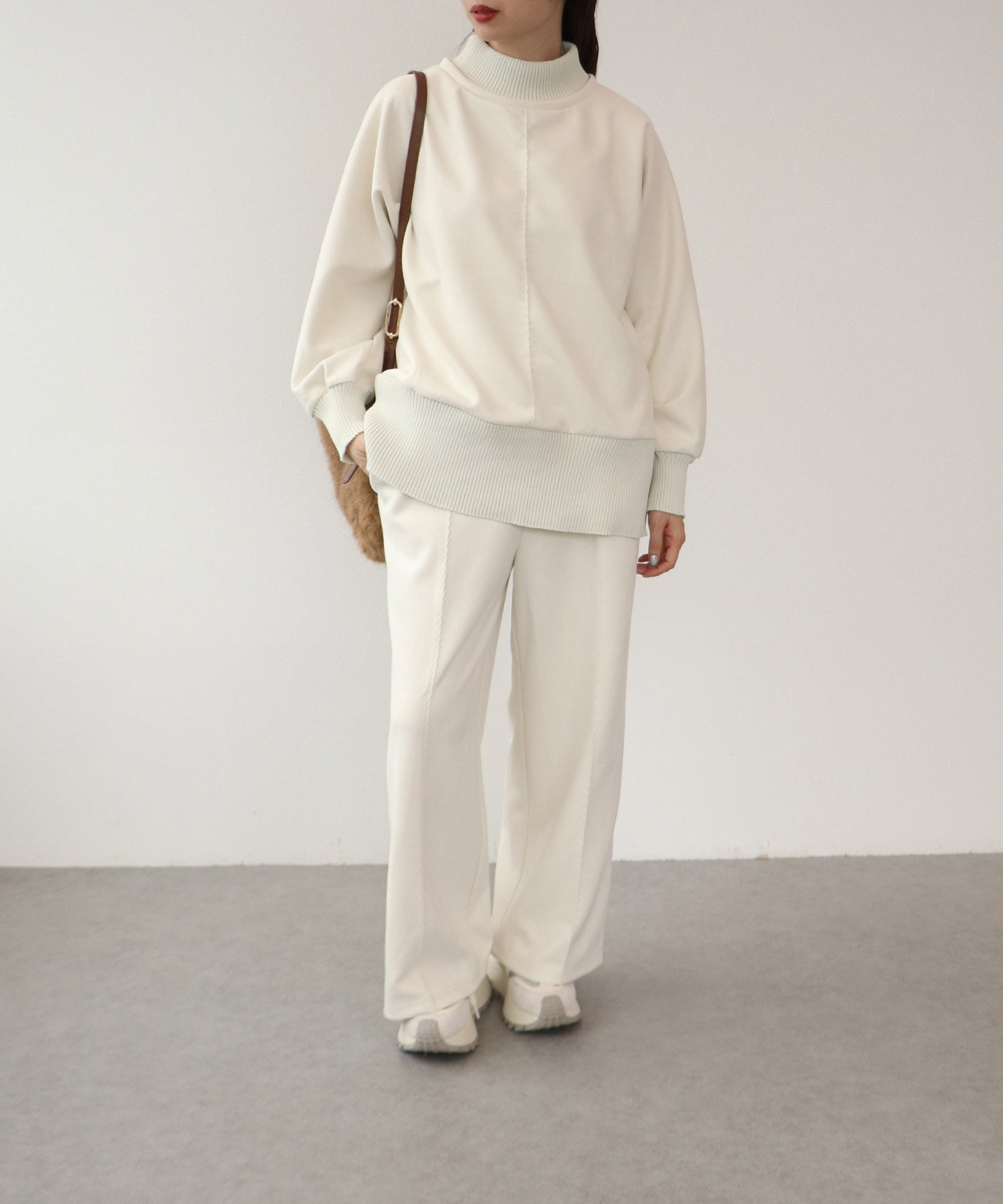 スエード×リブストレートパンツ