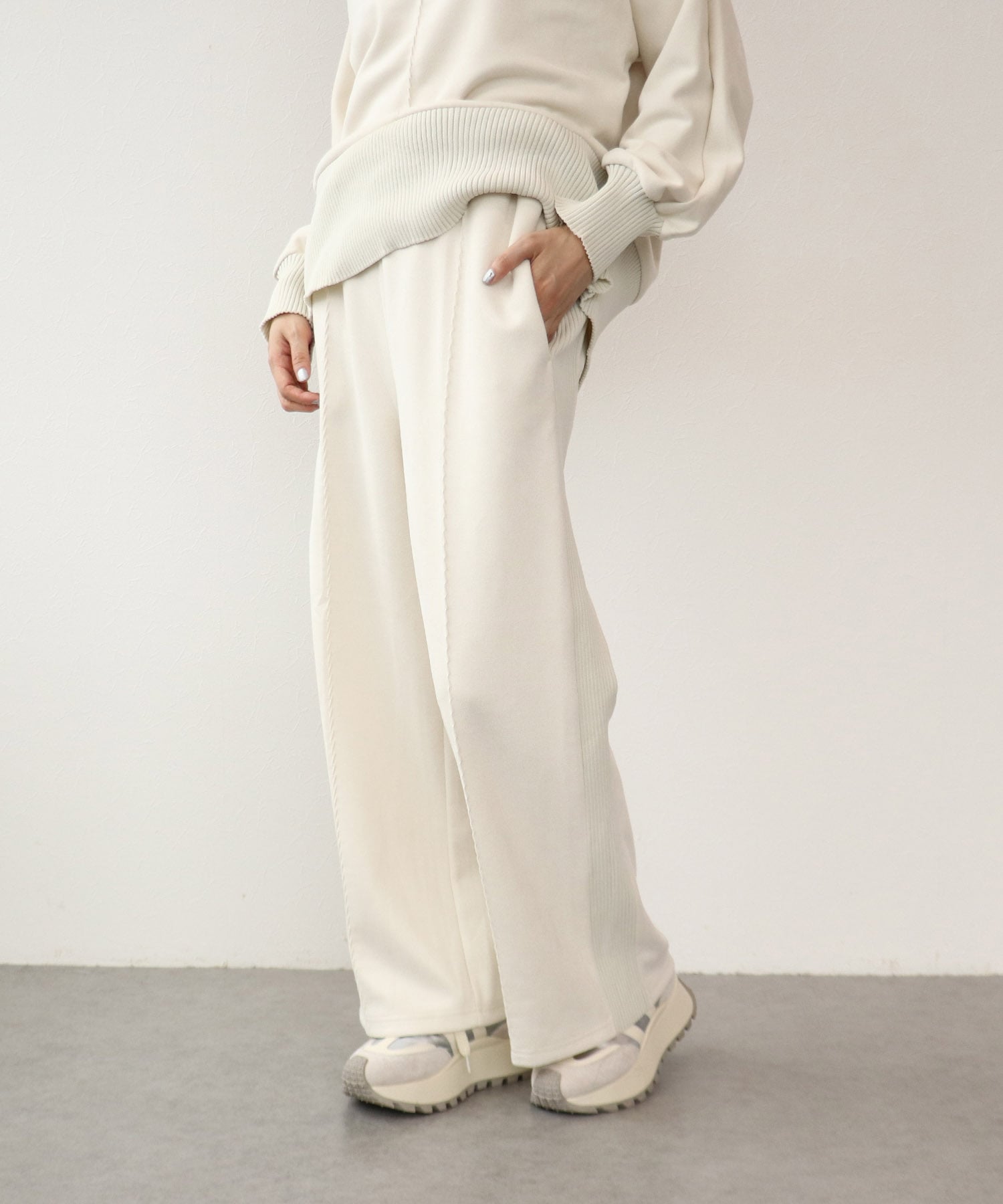 スエード×リブストレートパンツ