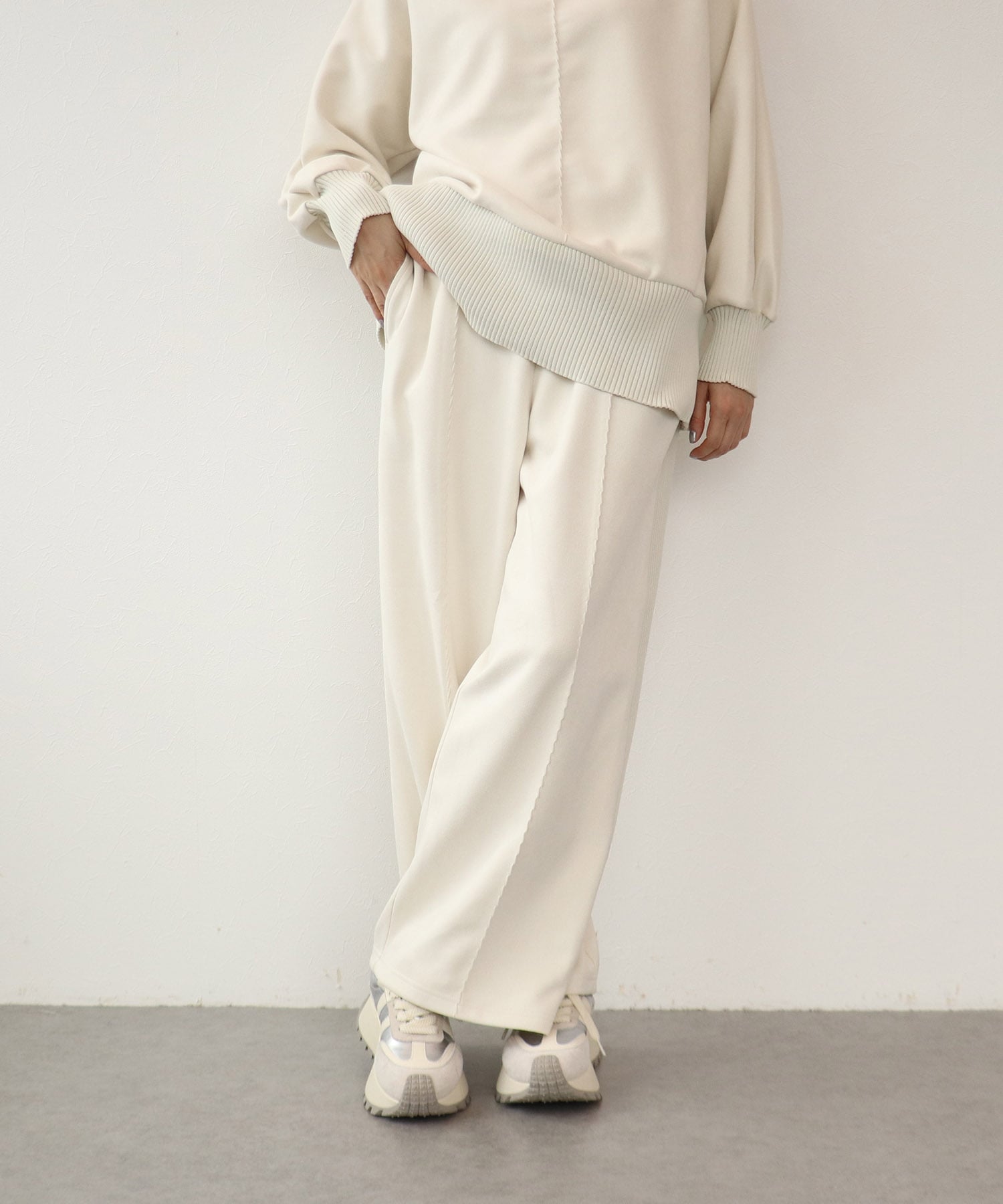 スエード×リブストレートパンツ