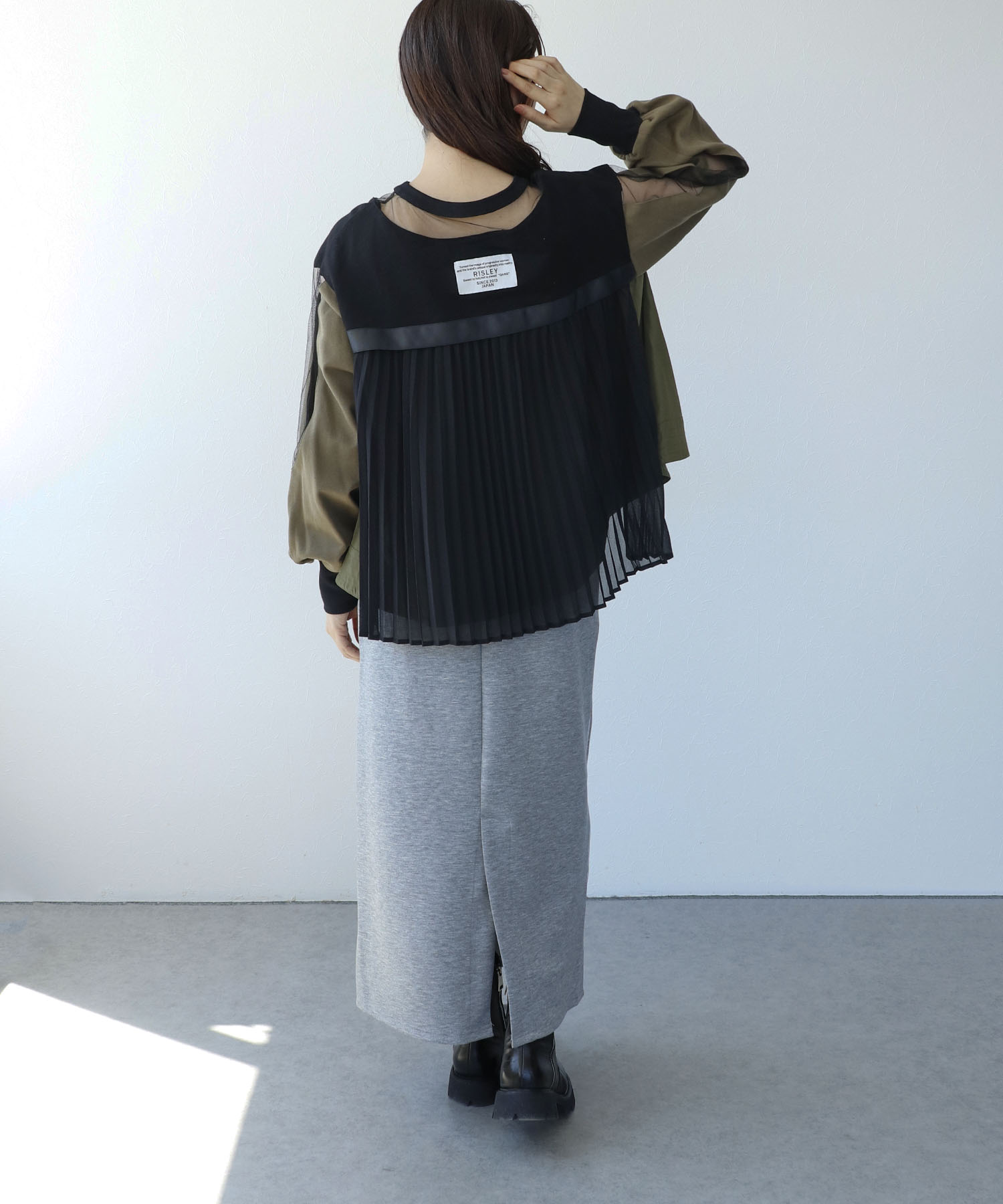 バックプリーツプルオーバー