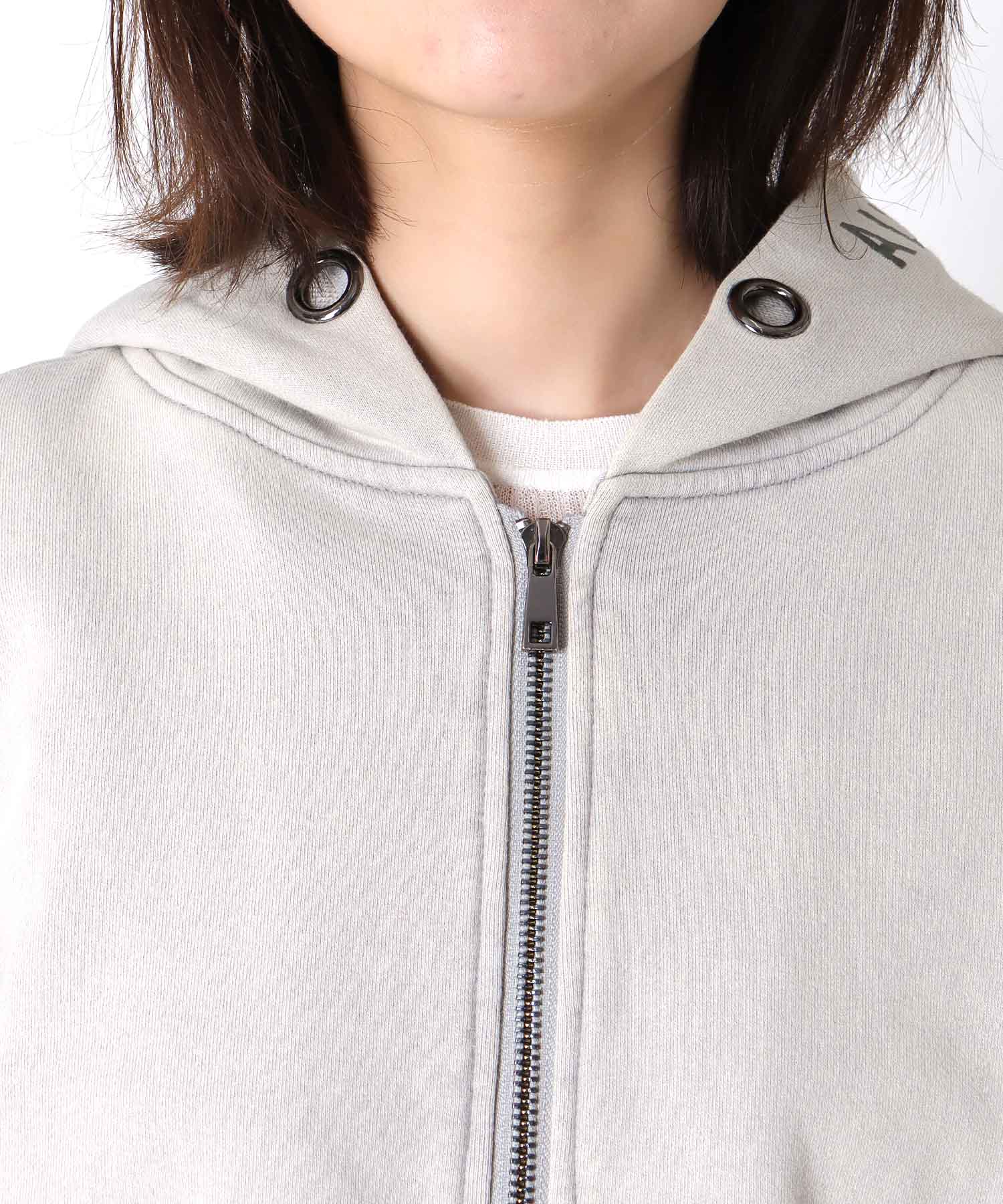 バックロゴショートパーカー