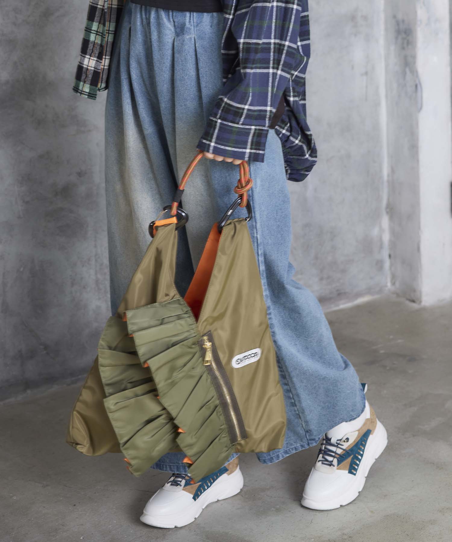 【OUTDOOR PRODUCTS】ティアードフリルバッグ
