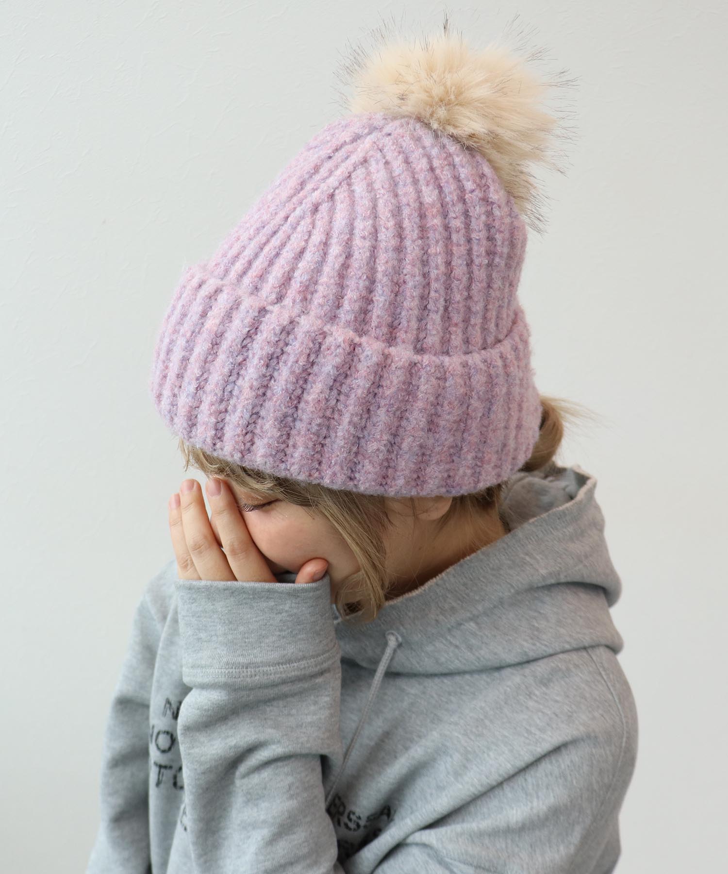 ポンポン付リブニット帽