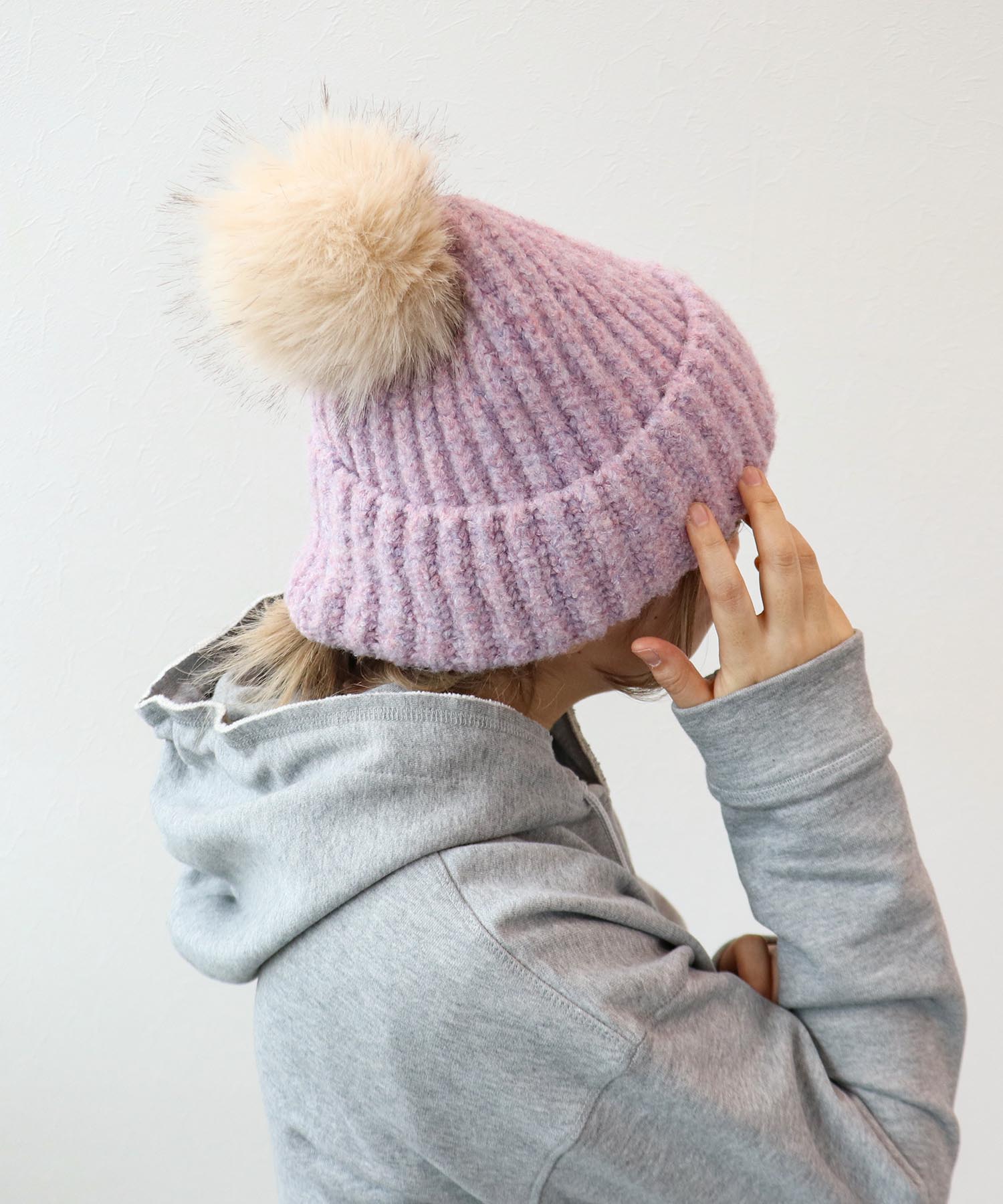 ポンポン付リブニット帽