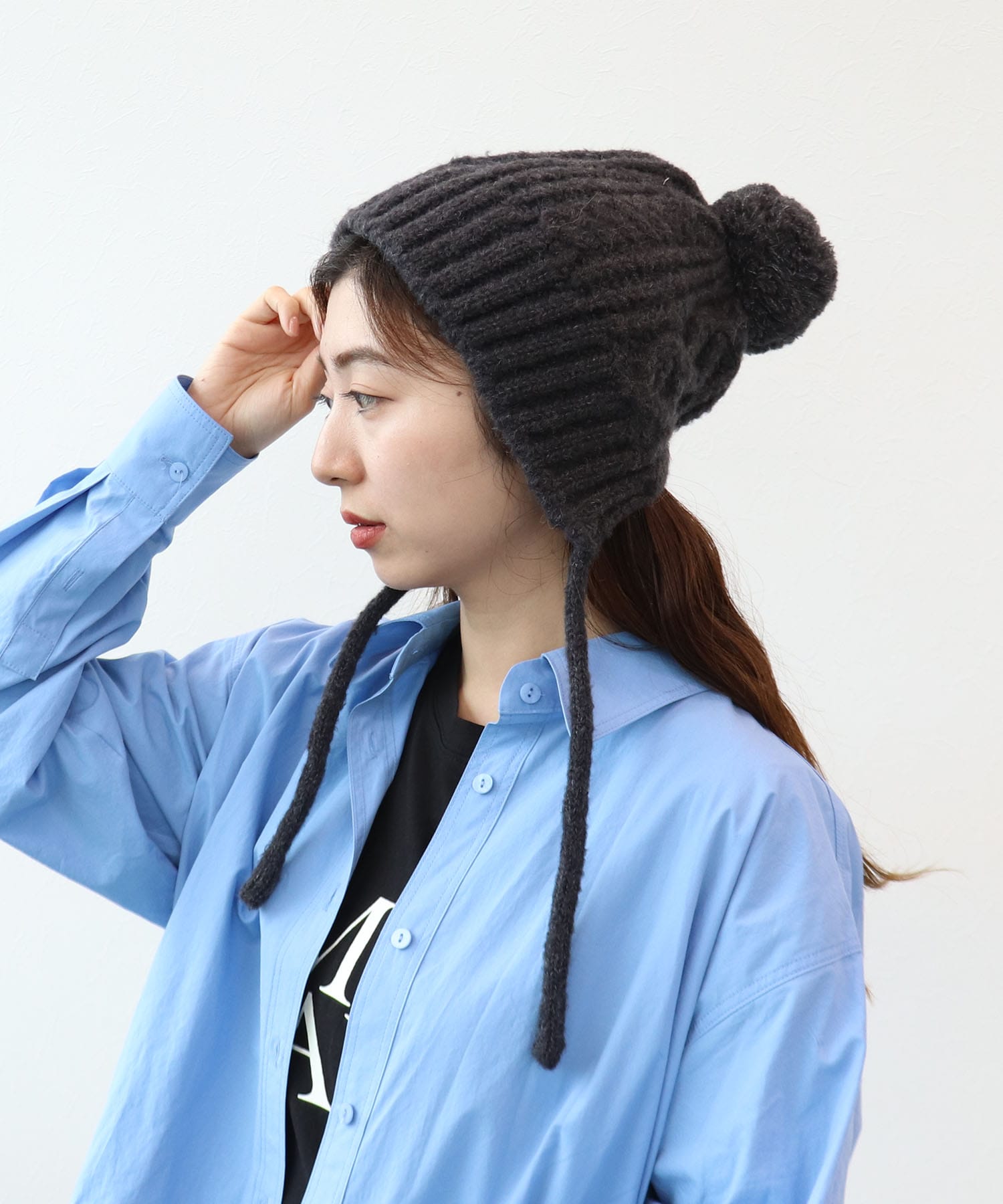 ポンポン付ケーブル編みニット帽