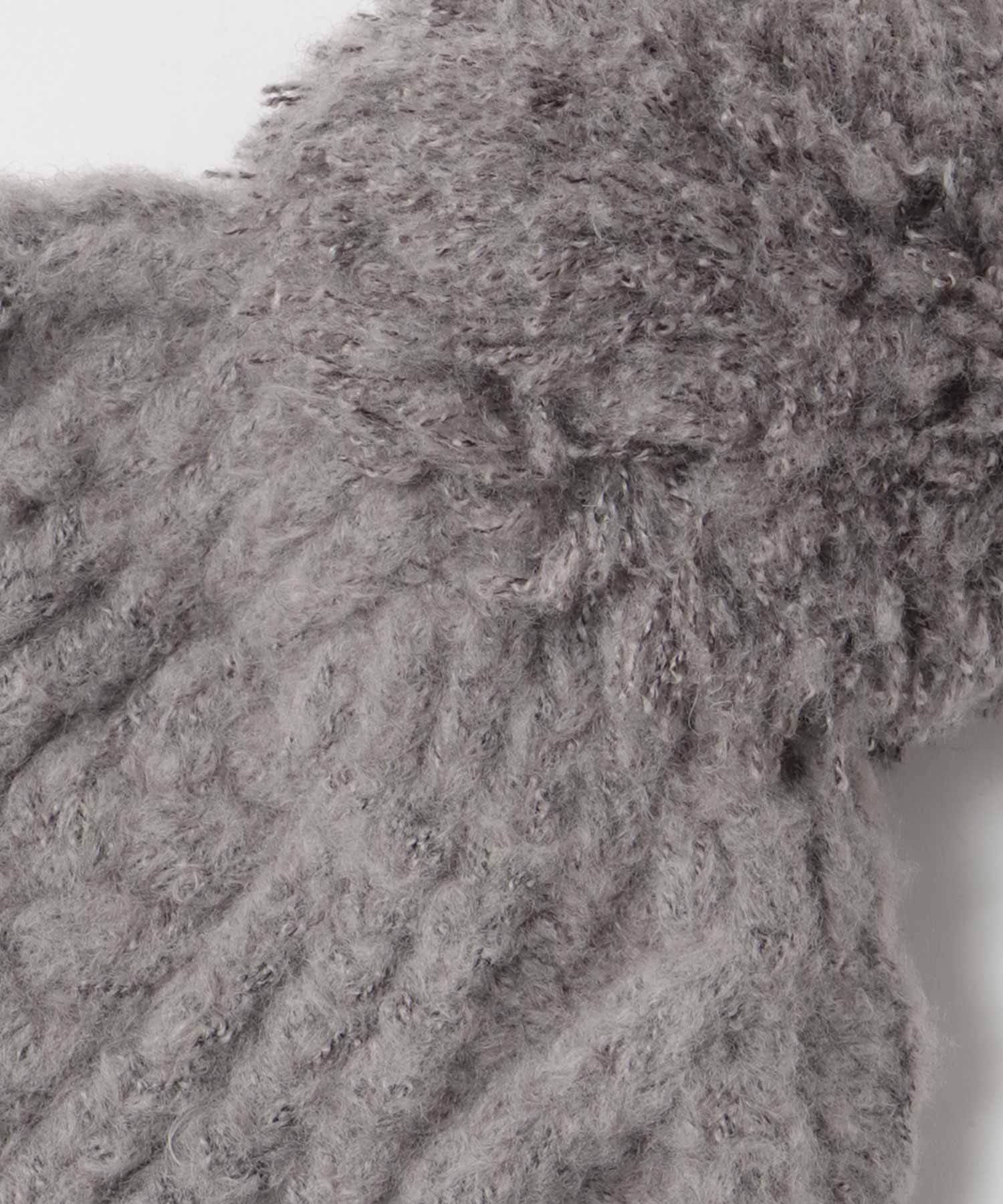 ポンポン付ケーブル編みニット帽