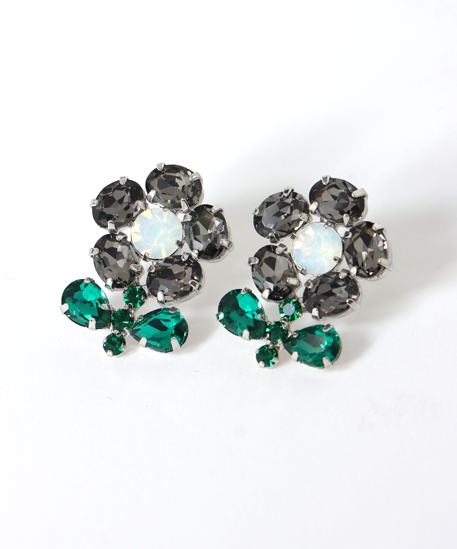 フラワービジューピアス