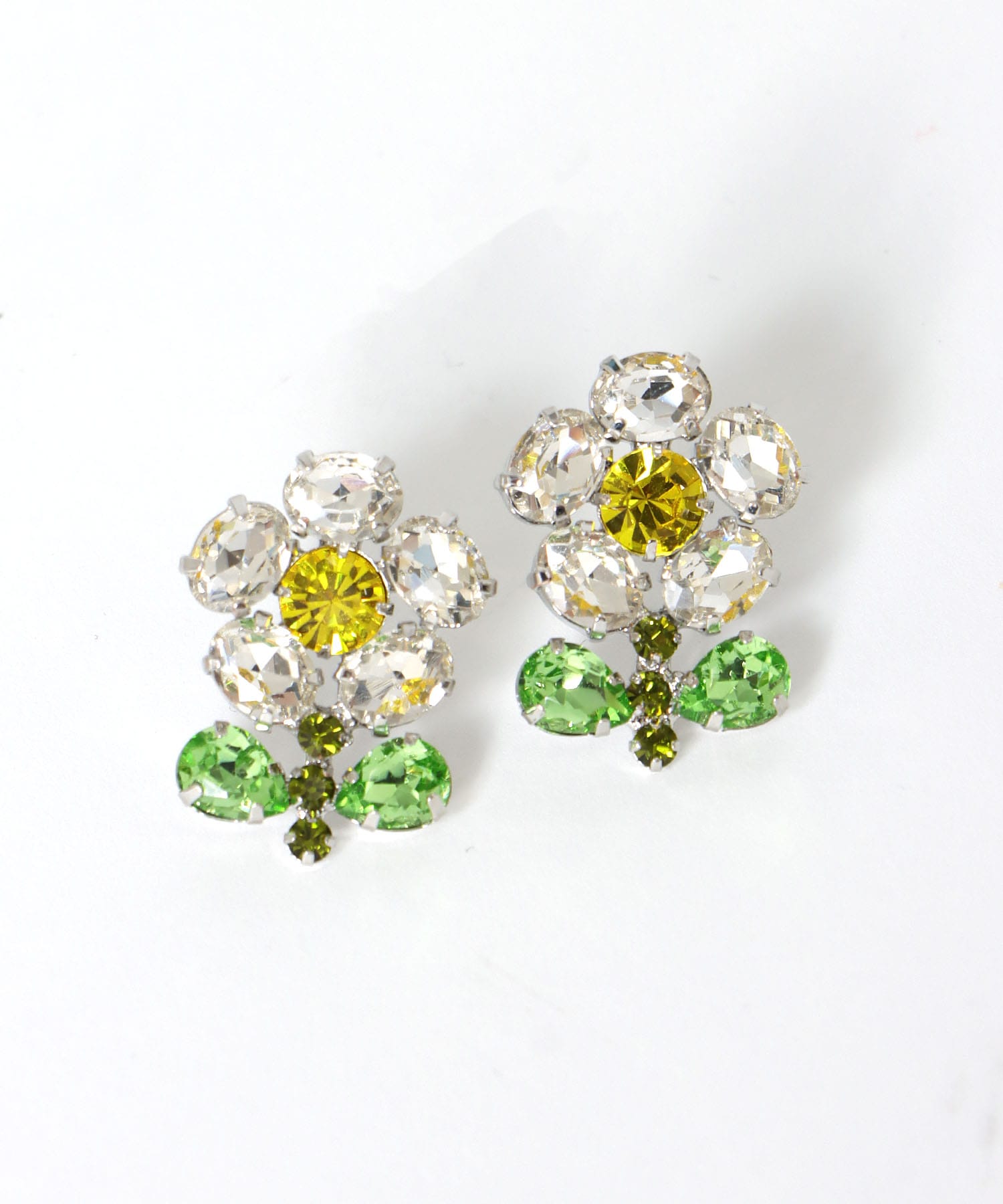 フラワービジューピアス