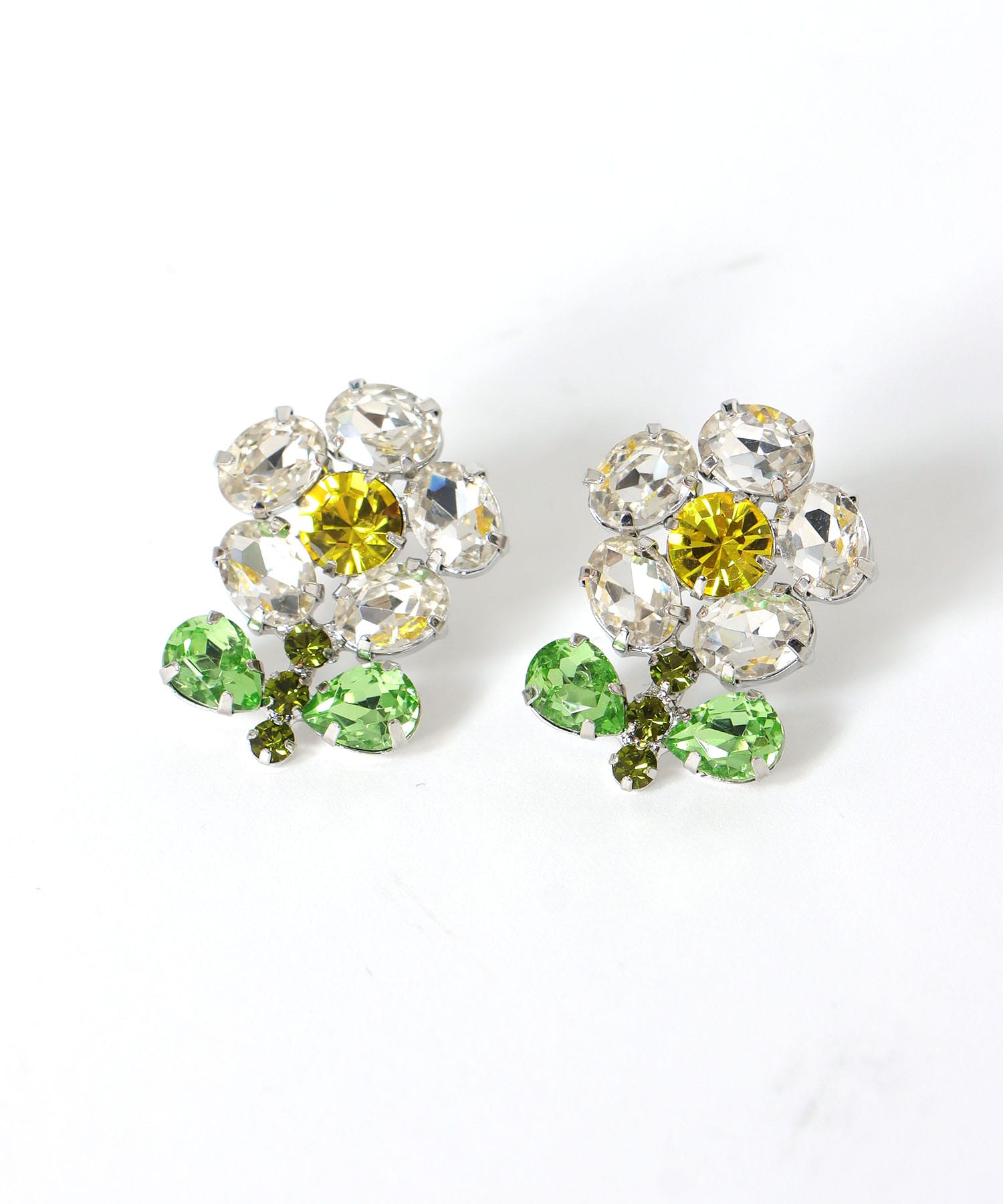 フラワービジューピアス