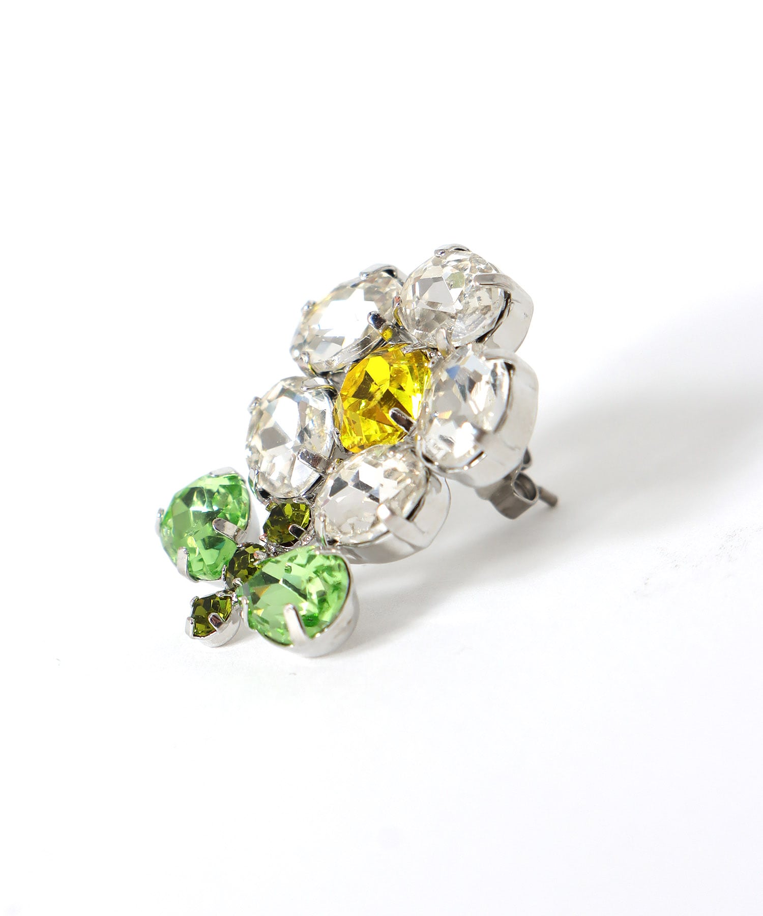フラワービジューピアス