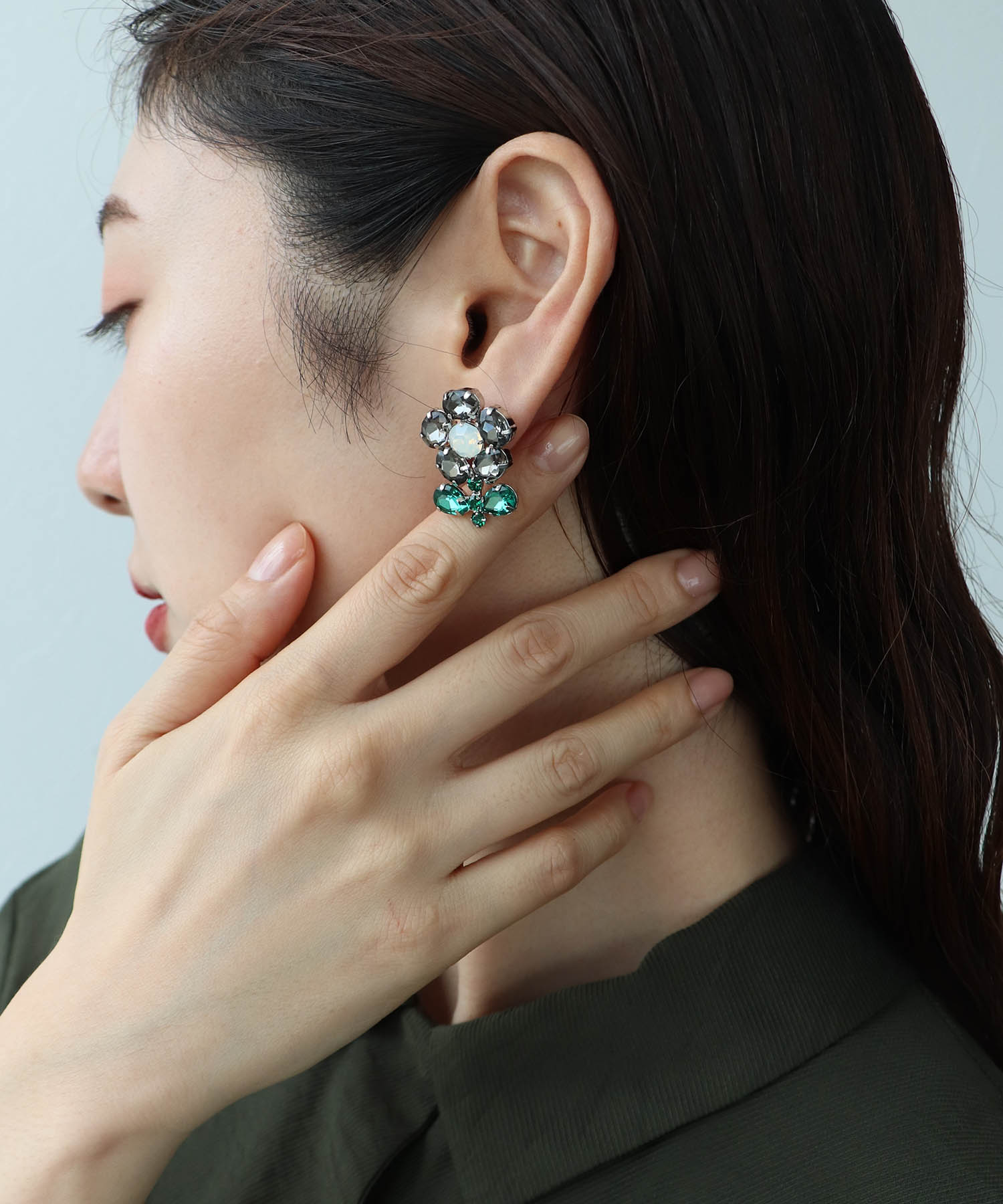 フラワービジューピアス