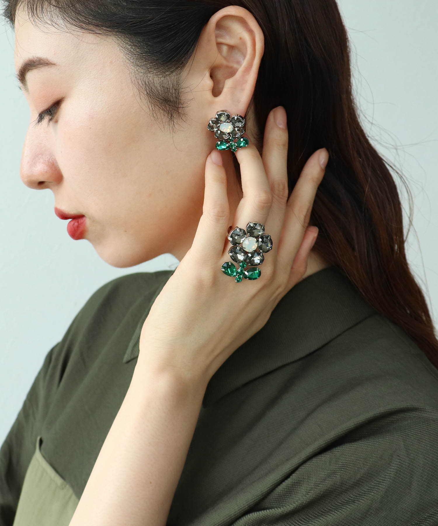 フラワービジューピアス