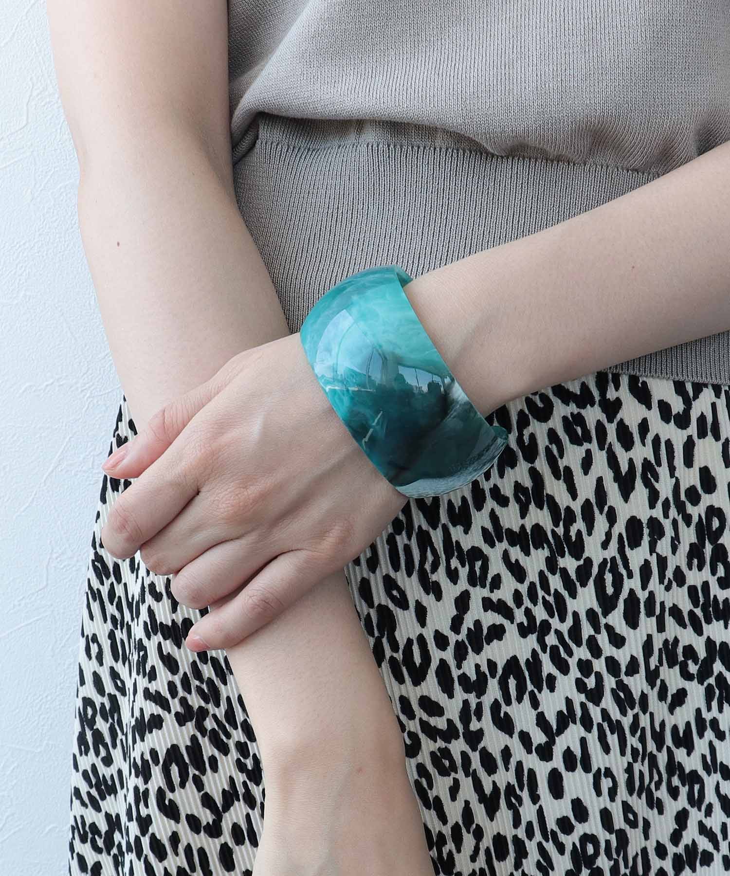 カラーアクリルバングル