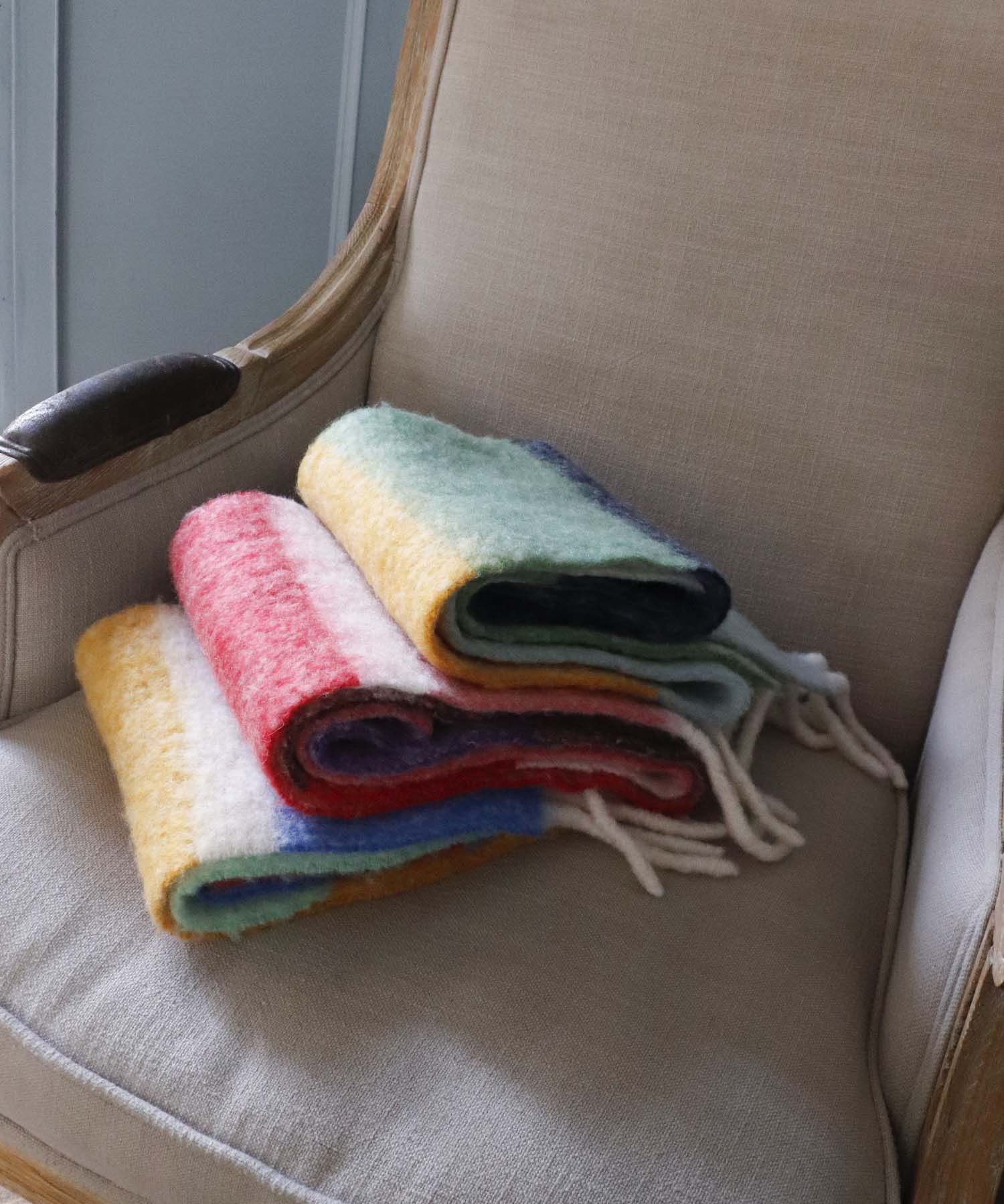 マルチカラーブークレマフラー