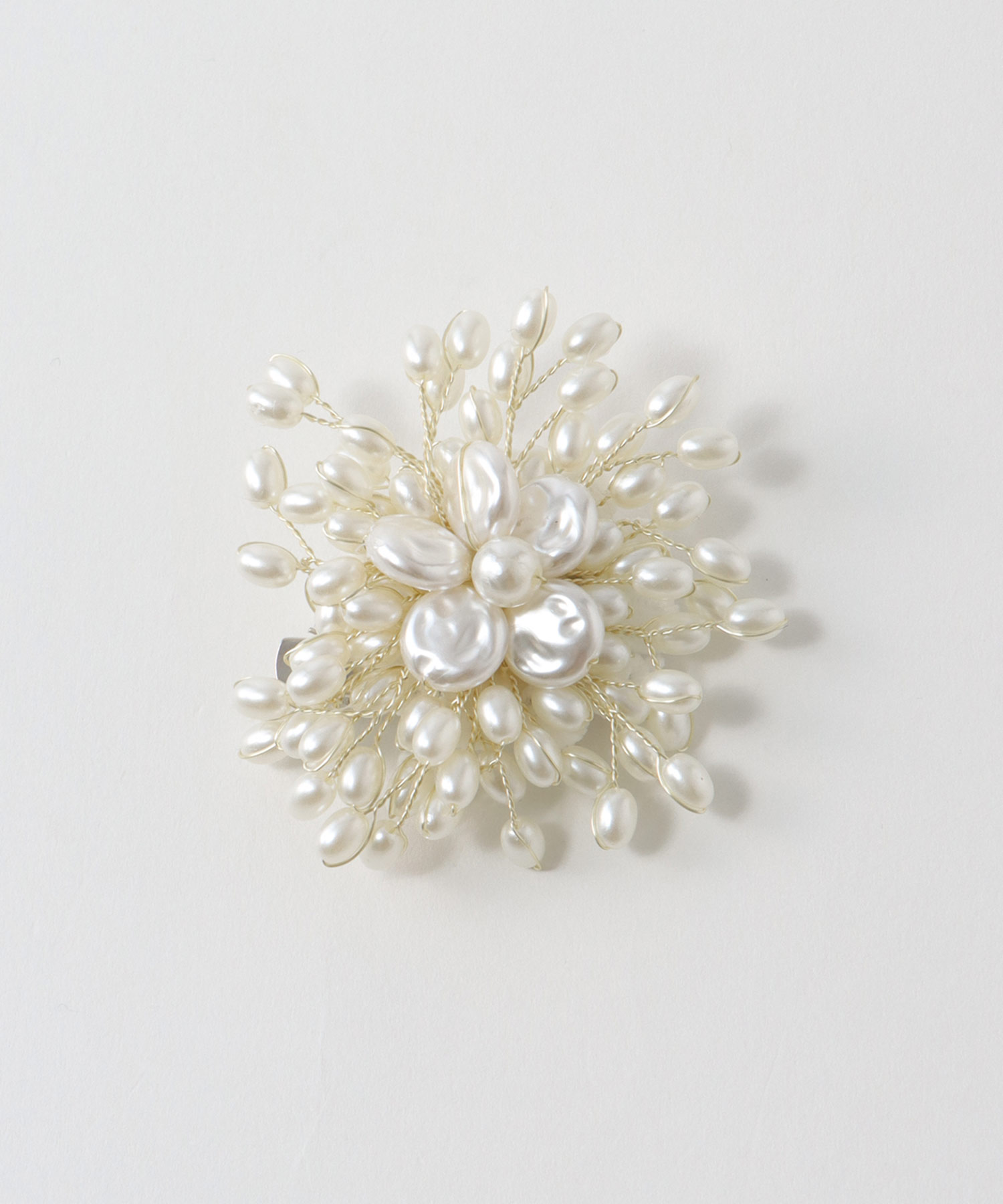 パールフラワーブローチ