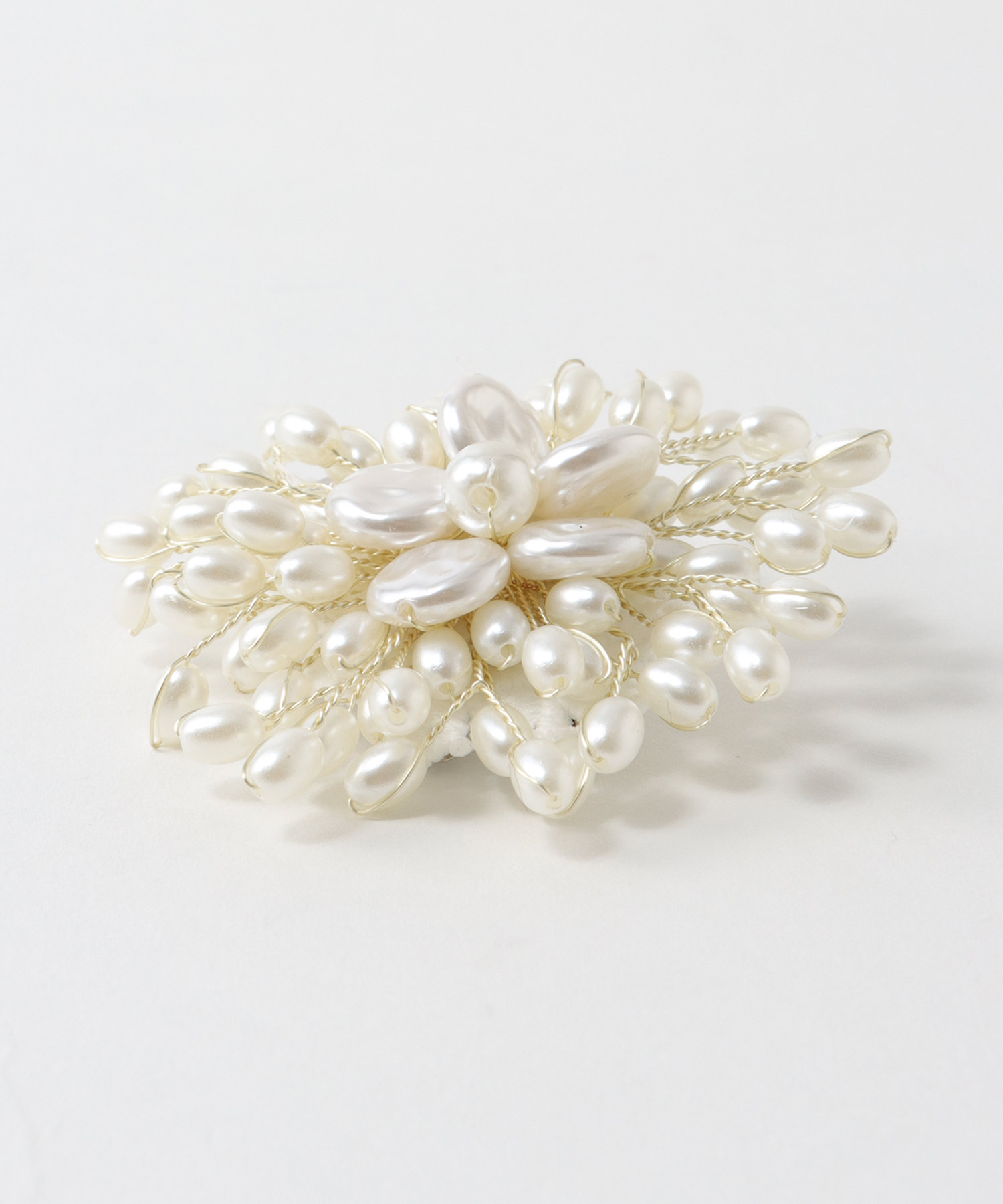 パールフラワーブローチ