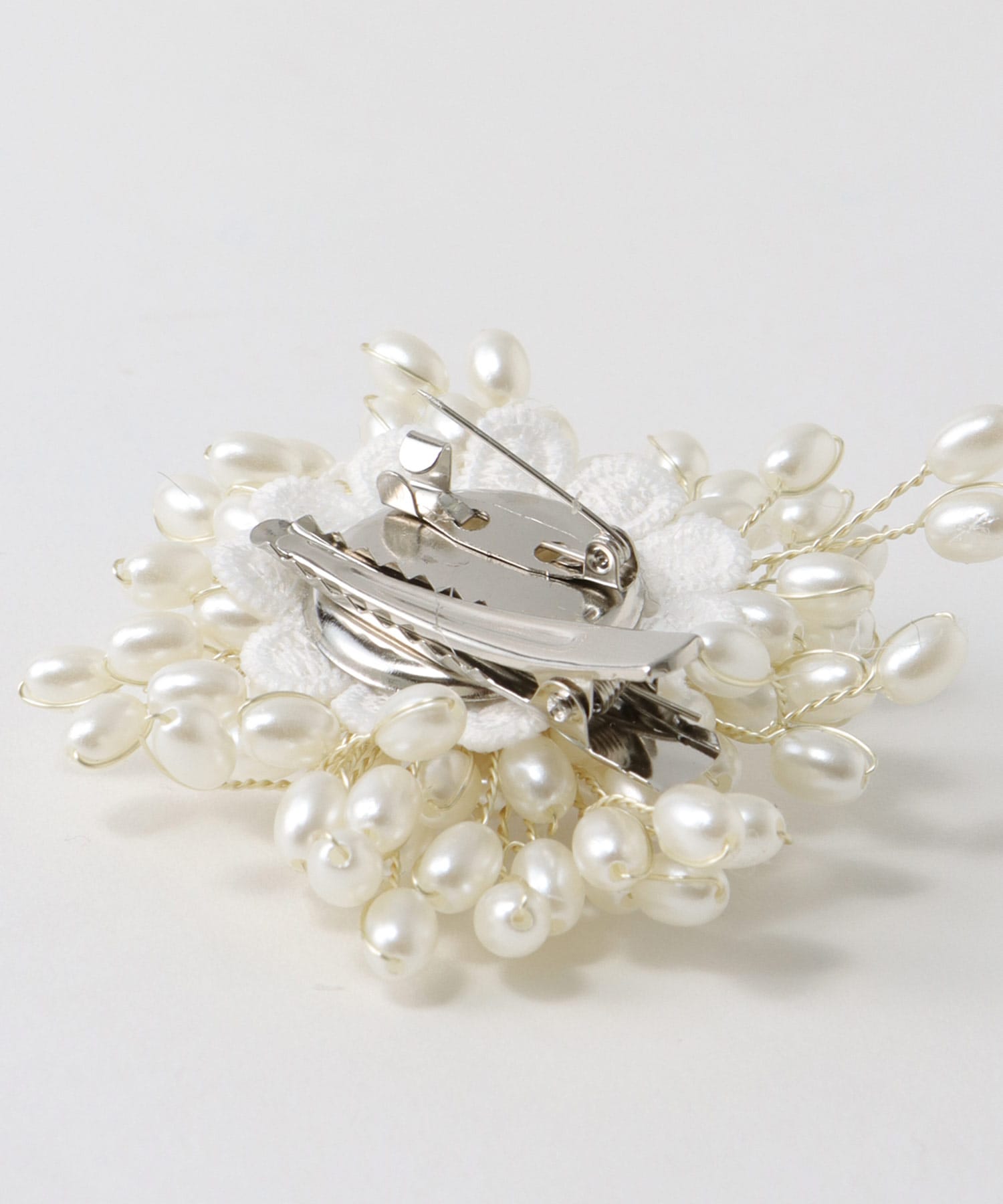 パールフラワーブローチ